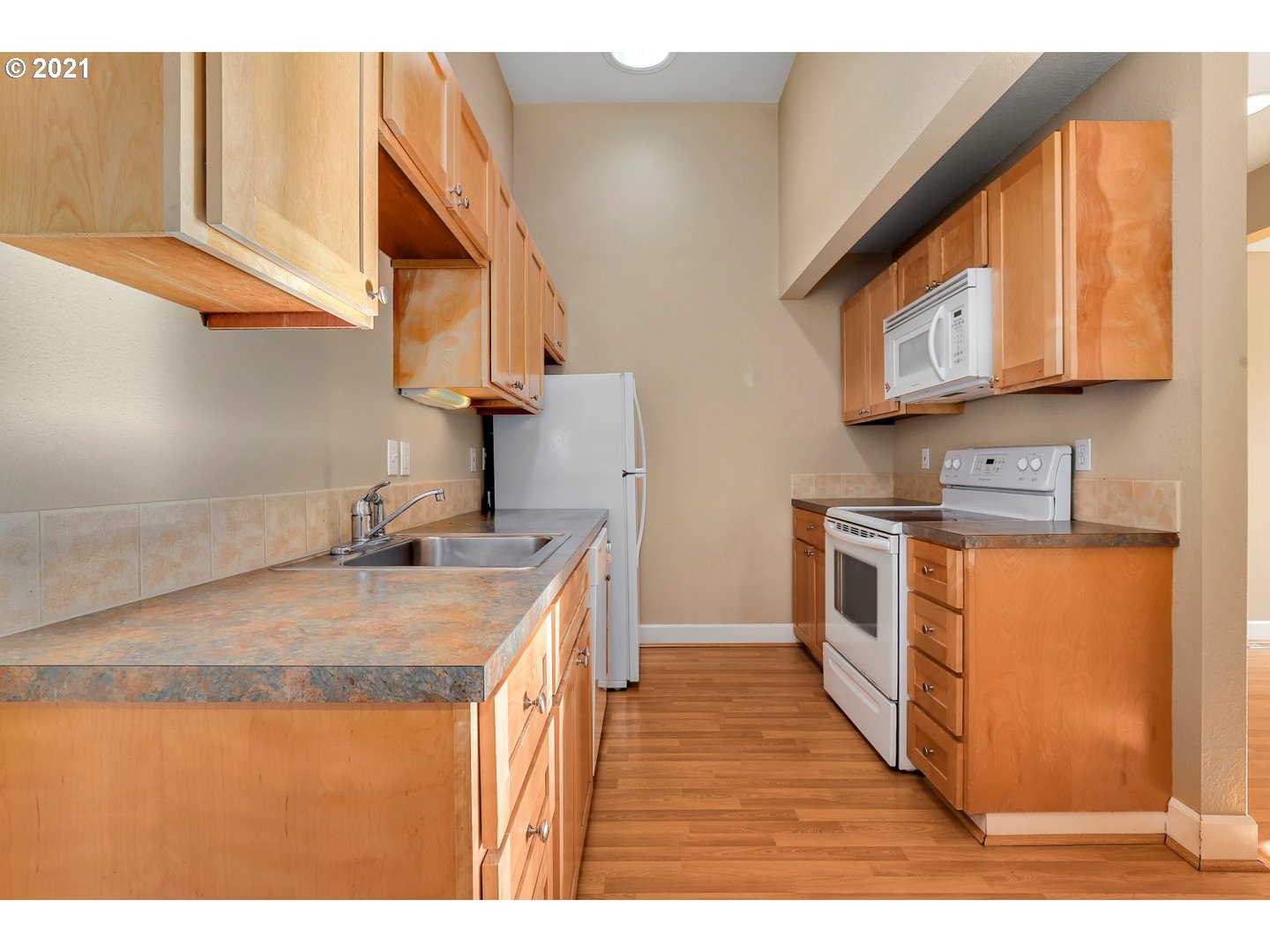 Photo #6: 21471907 Listing 