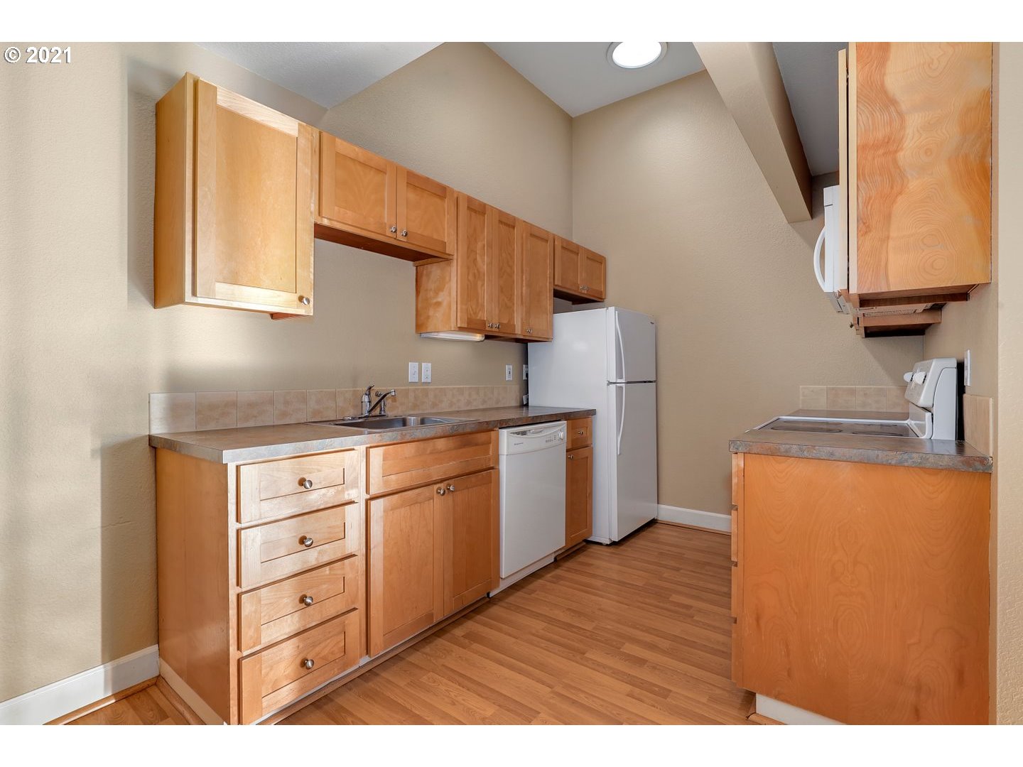 Photo #5: 21471907 Listing 