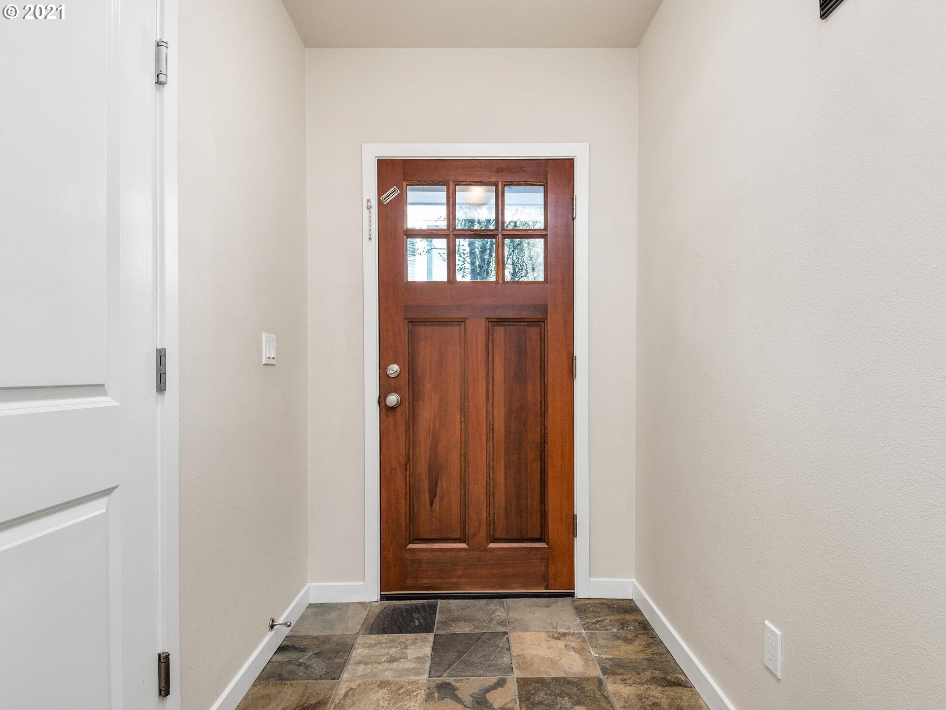 Photo #3: 21472208 Listing 