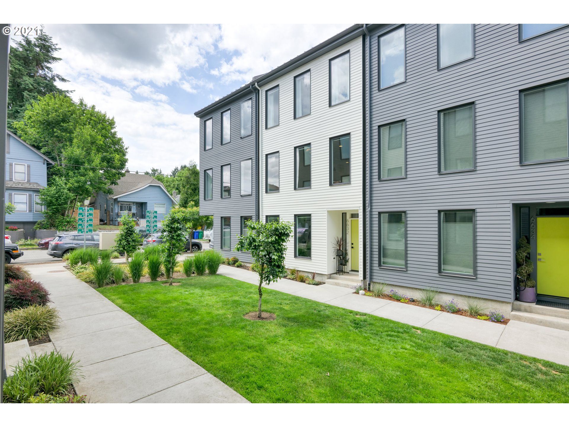 Photo #2: 21484185 Listing 