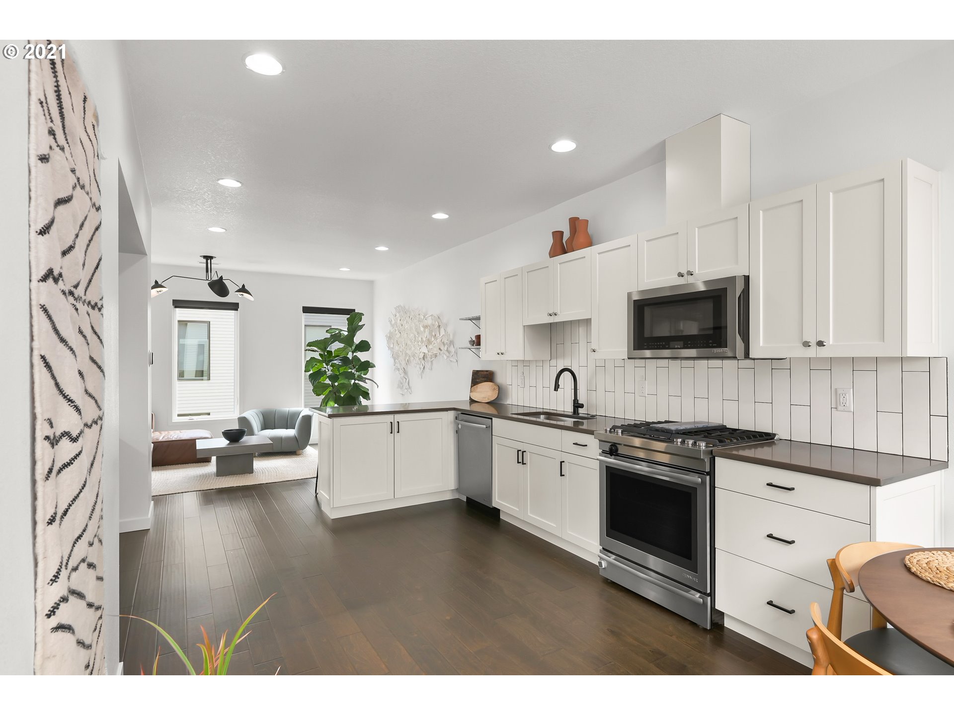 Photo #3: 21484185 Listing 