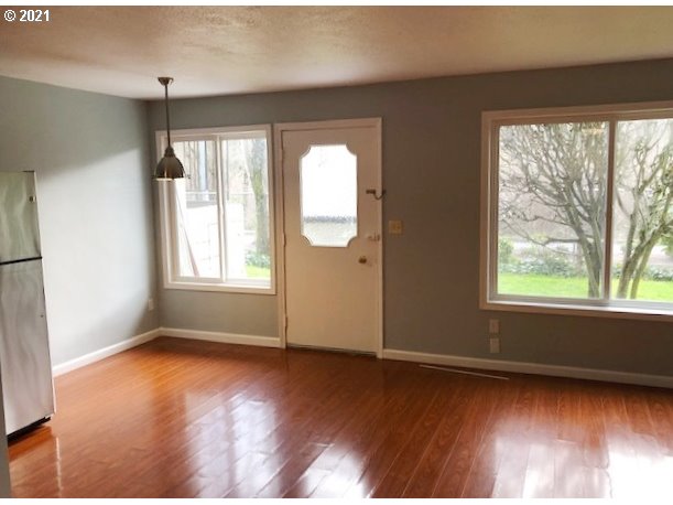 Photo #4: 21484227 Listing 