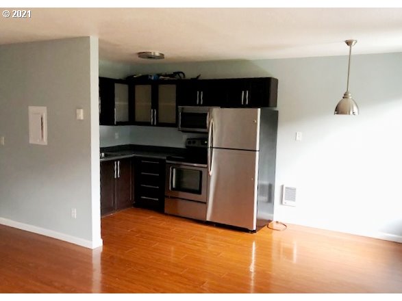 Photo #5: 21484227 Listing 