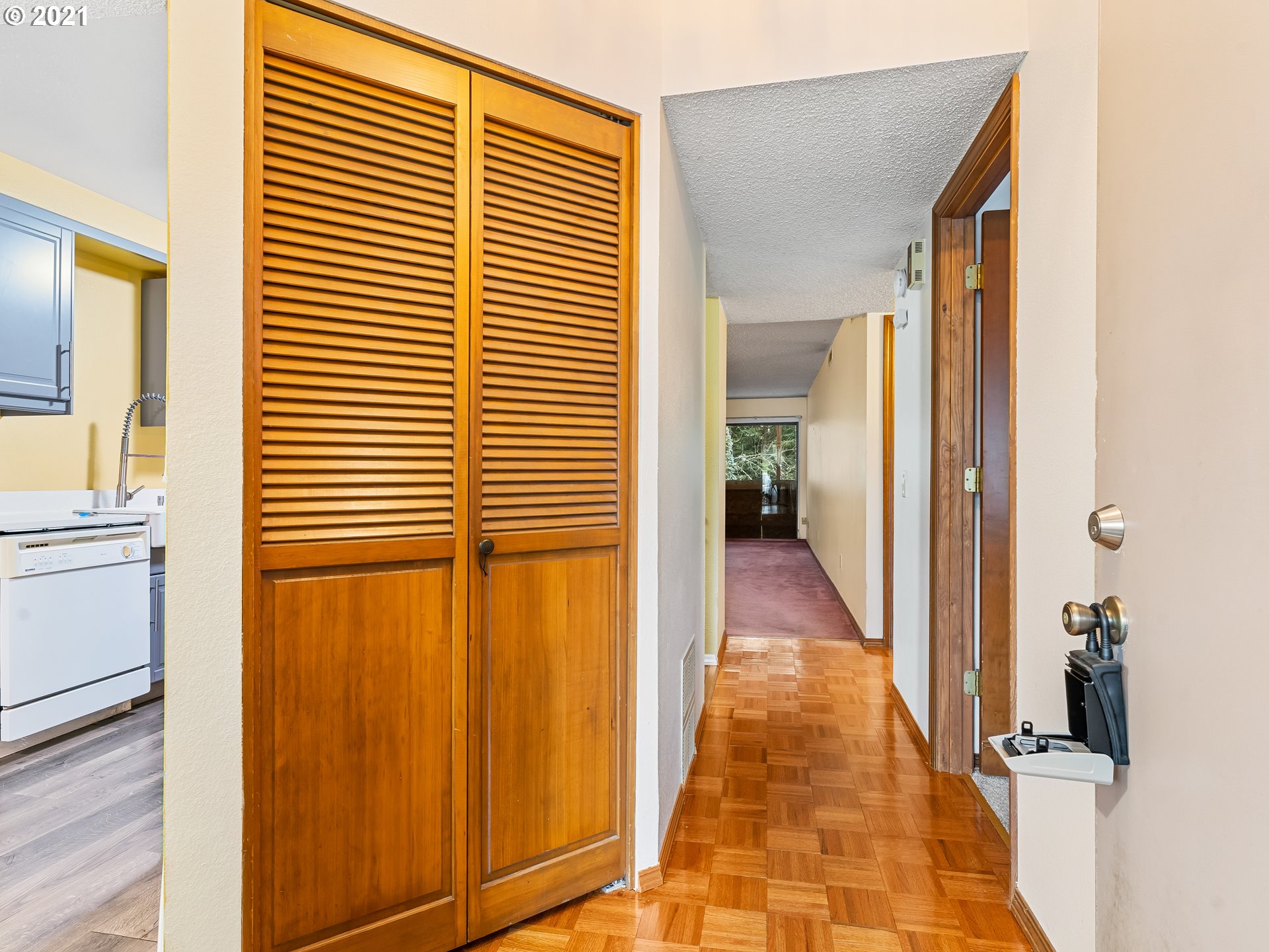 Photo #4: 21487380 Listing 