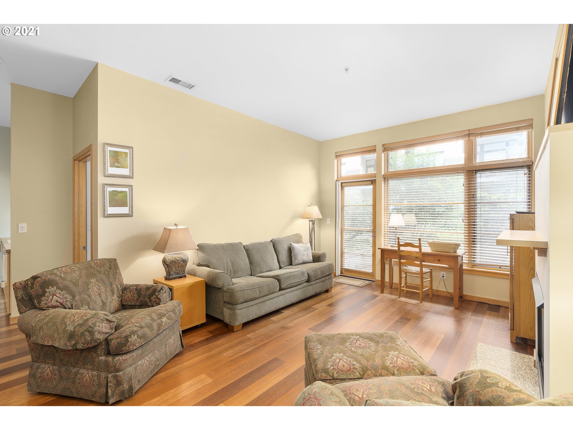 Photo #4: 21487698 Listing 