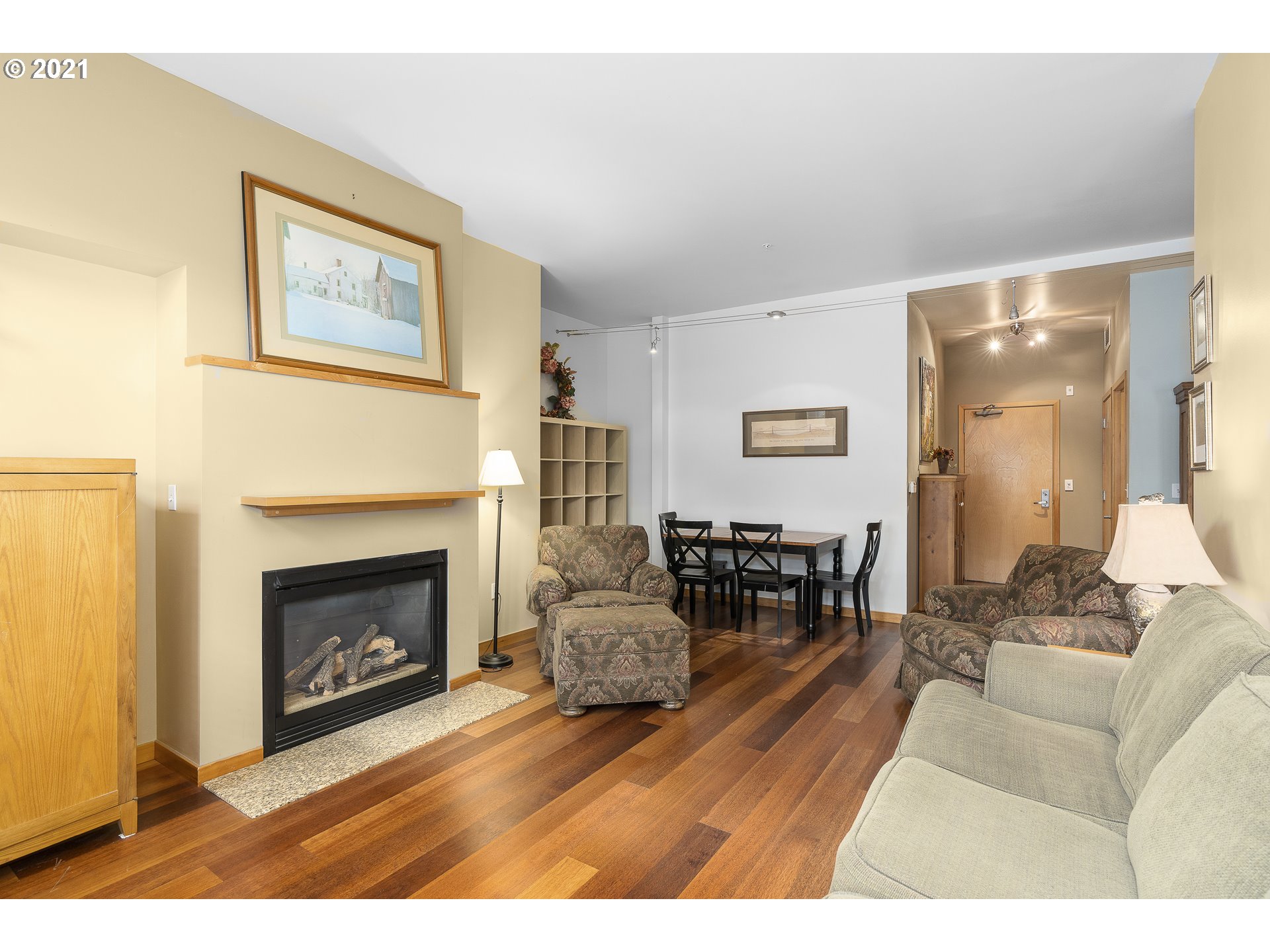 Photo #5: 21487698 Listing 
