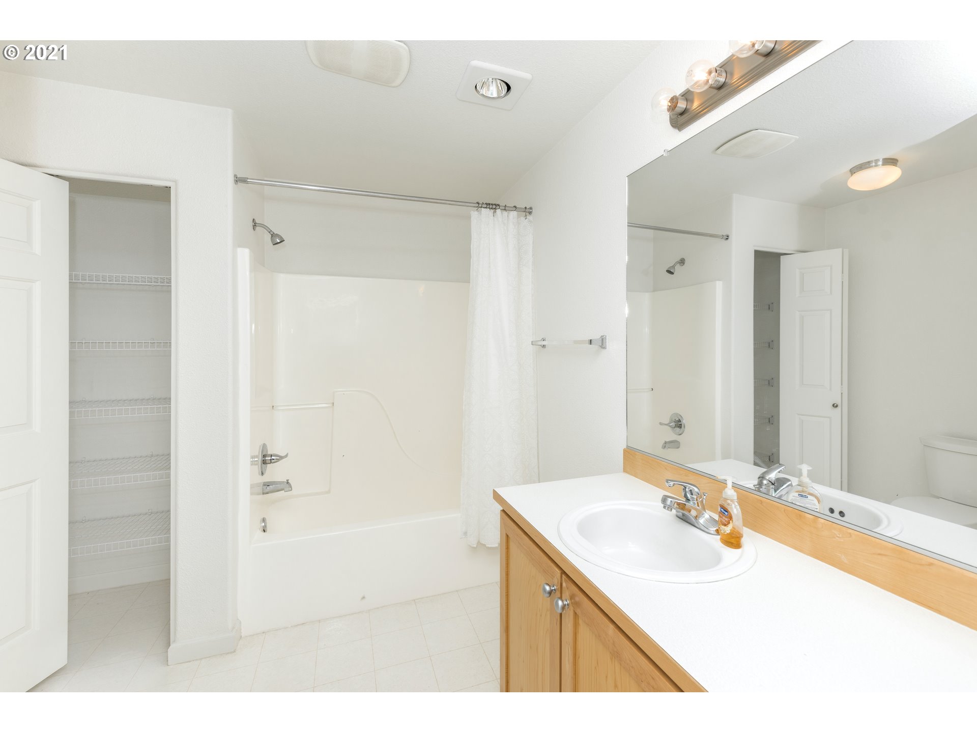 Photo #6: 21489155 Listing 