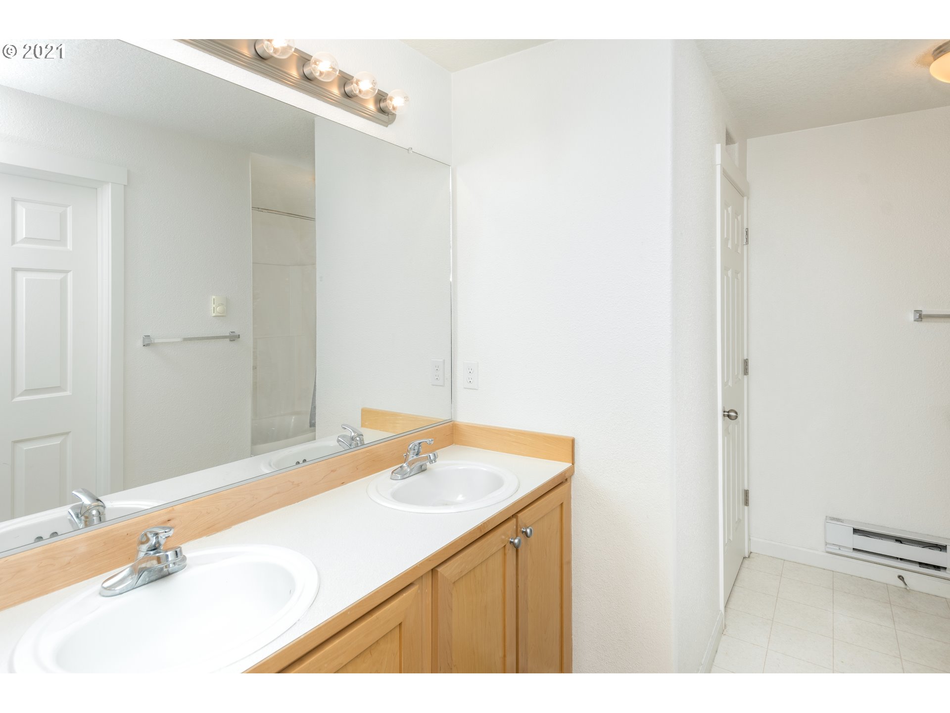 Photo #5: 21489155 Listing 