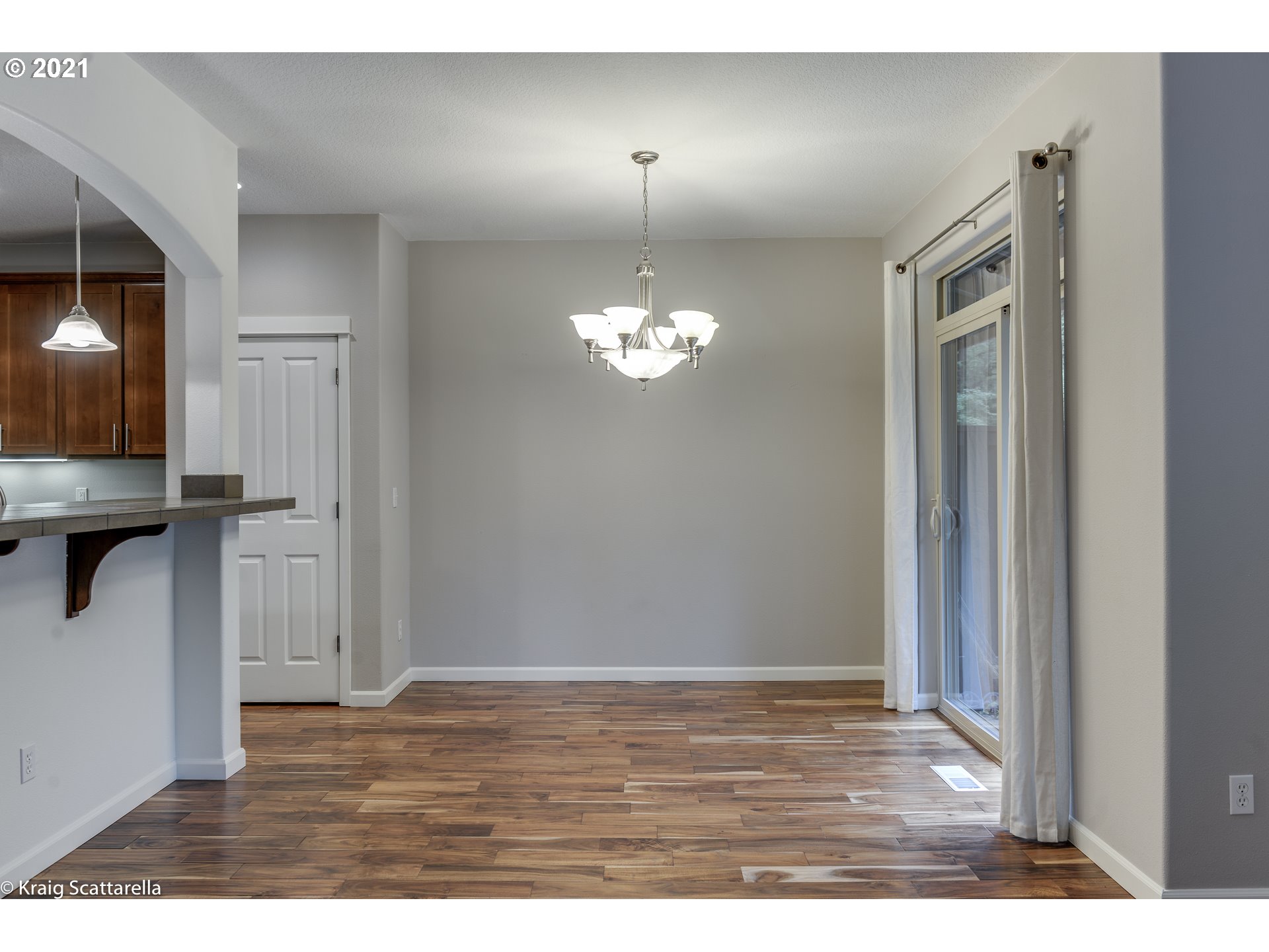 Photo #5: 21489567 Listing 