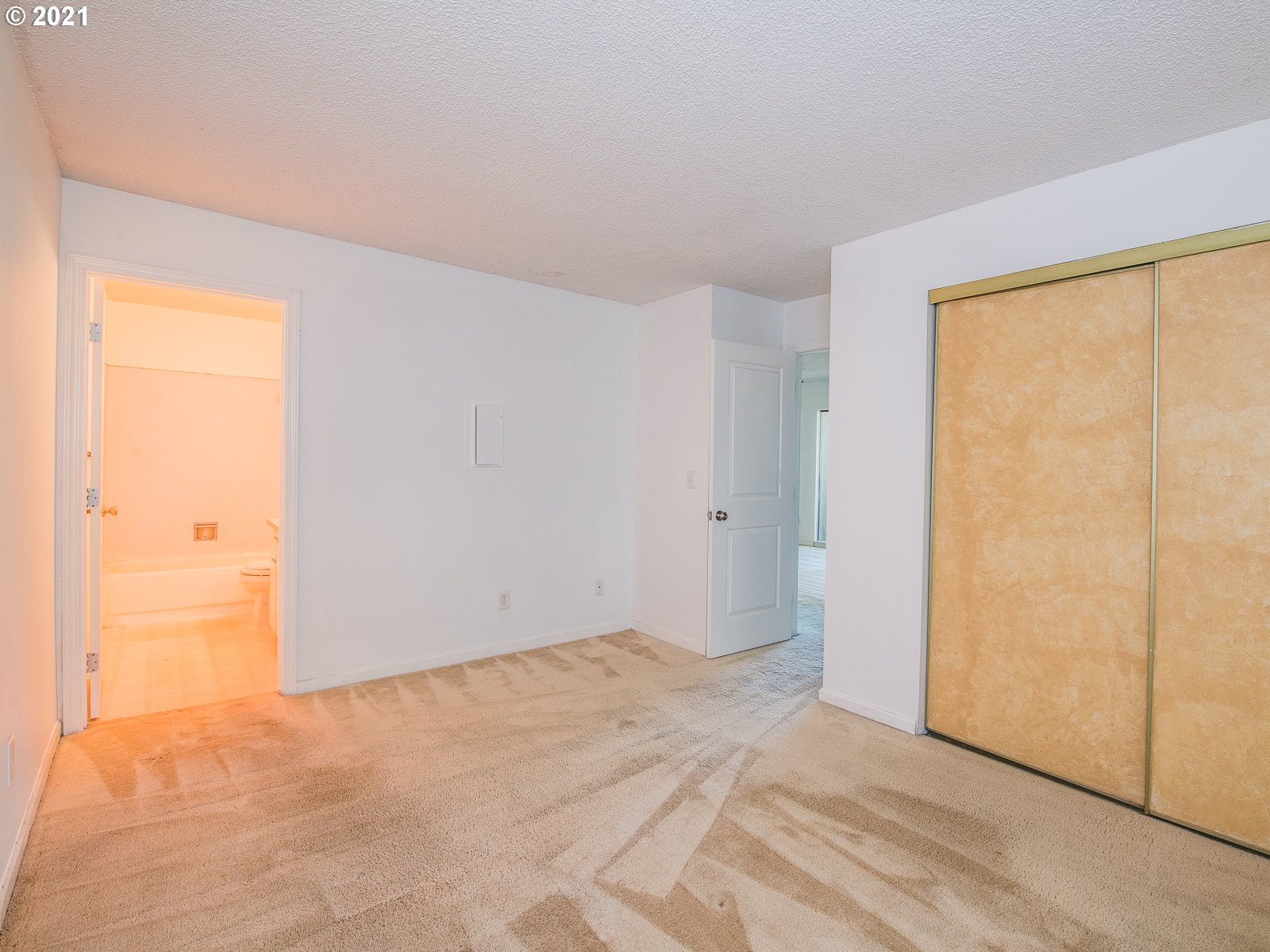 Photo #4: 21490634 Listing 