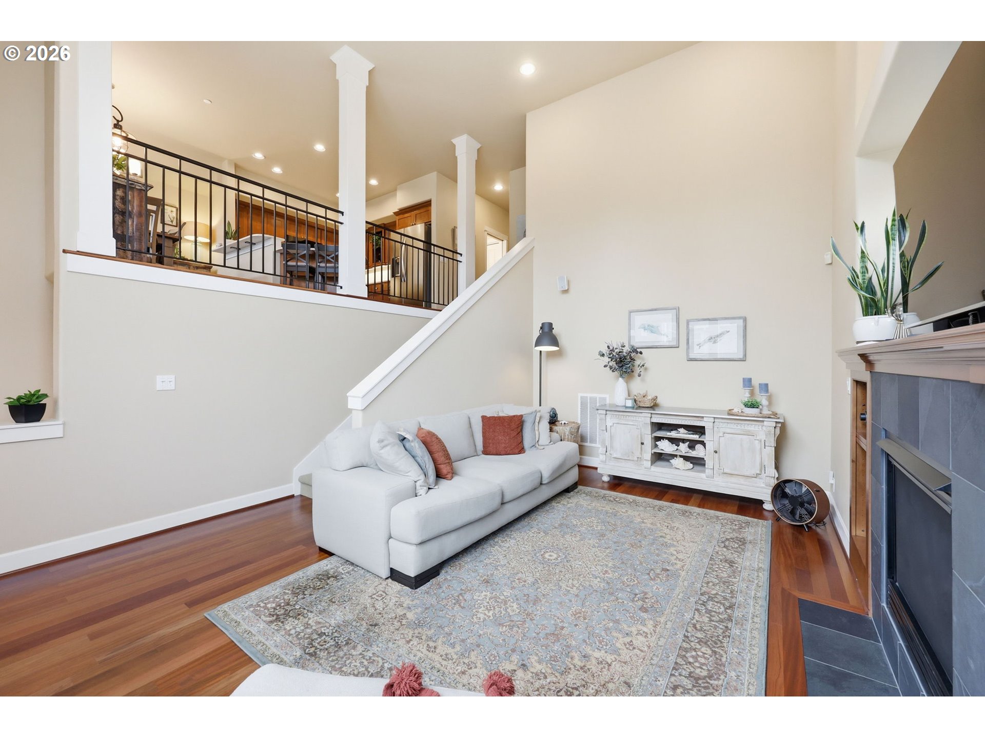 Photo #2: 214918773 Listing: Photo #2