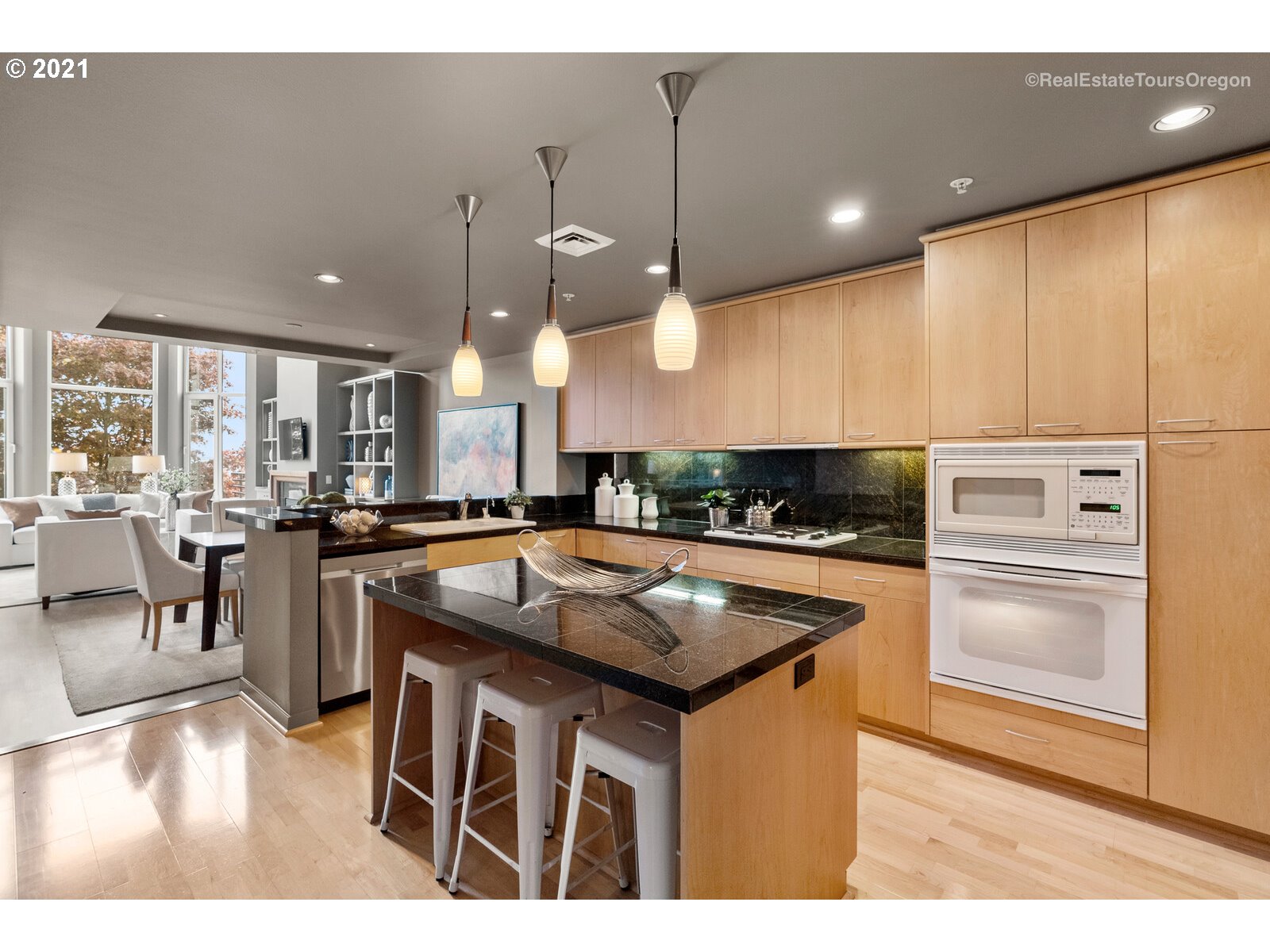 Photo #2: 21498538 Listing 