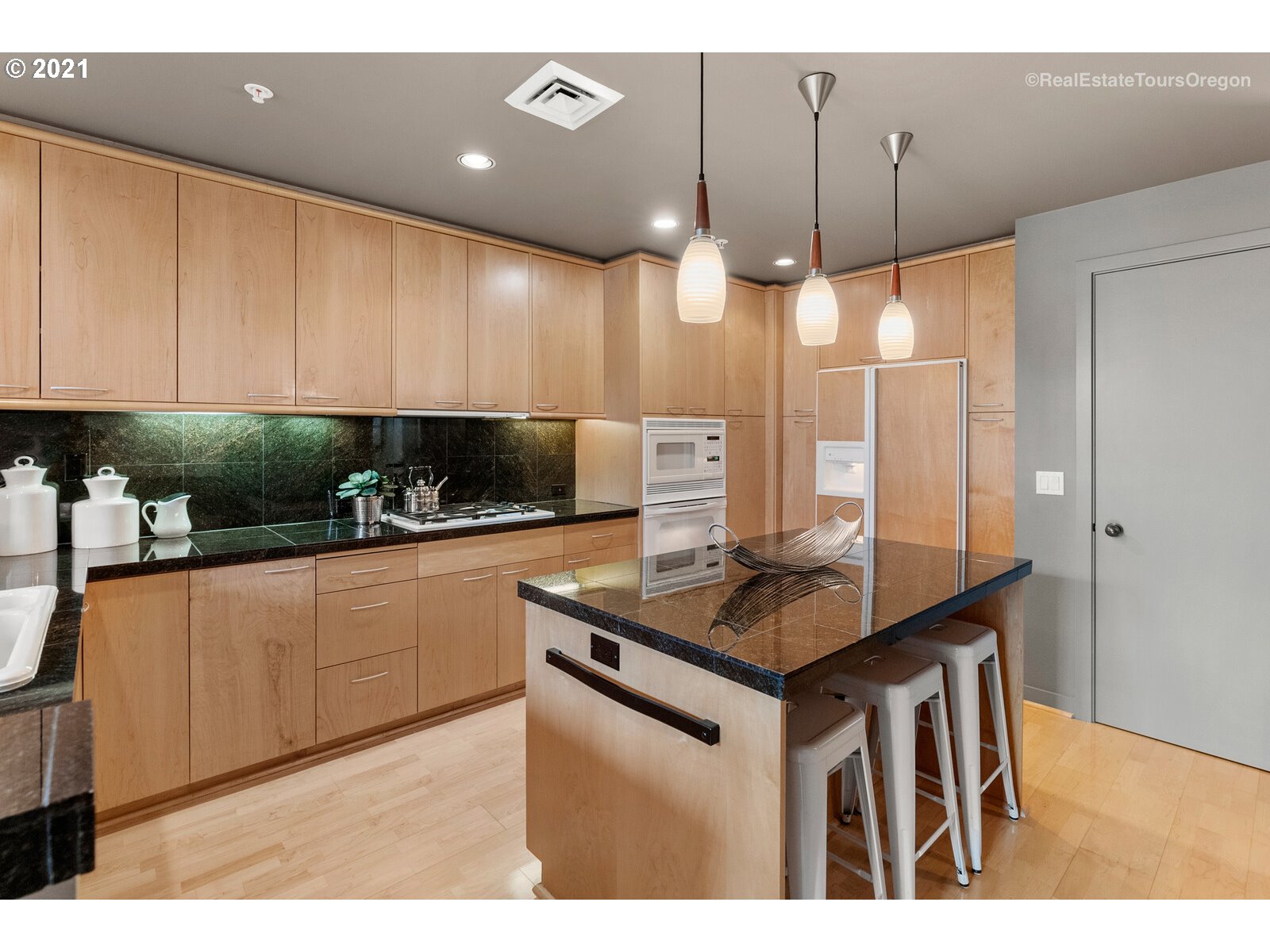 Photo #3: 21498538 Listing 