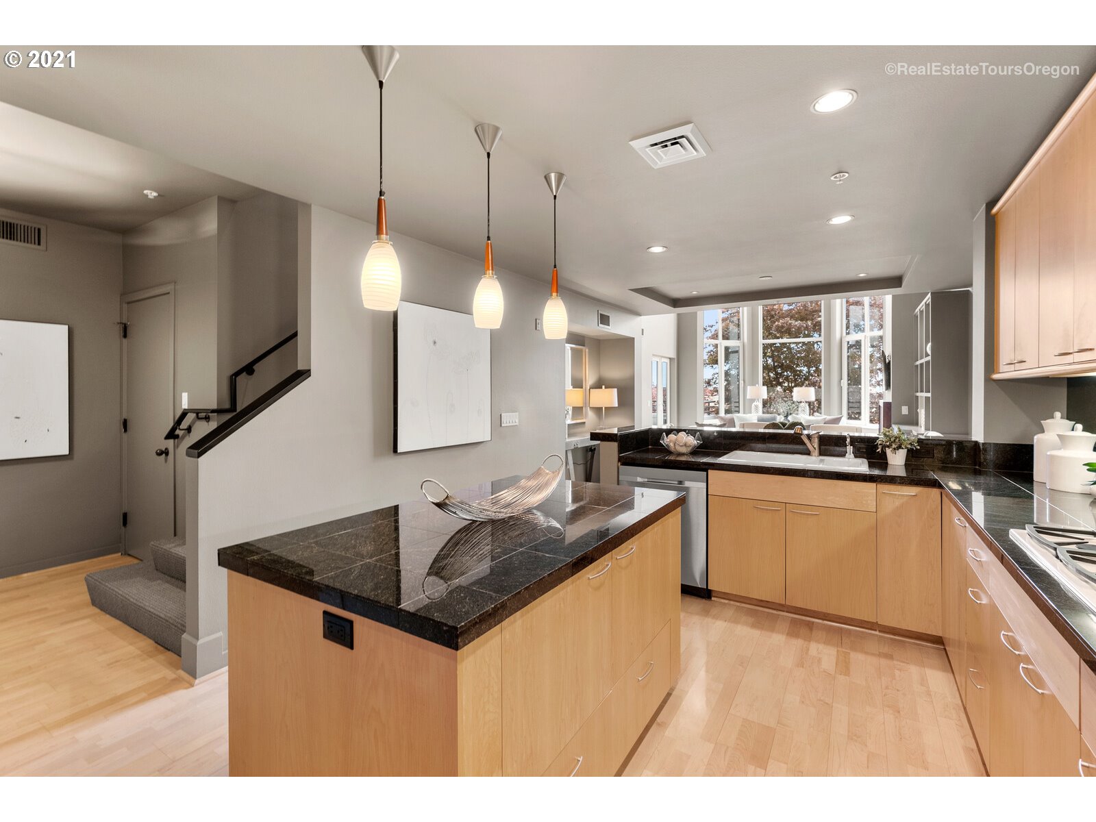 Photo #5: 21498538 Listing 