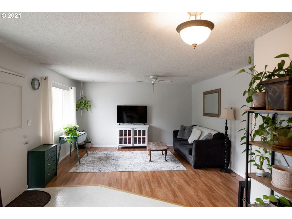Photo #5: 21499451 Listing 