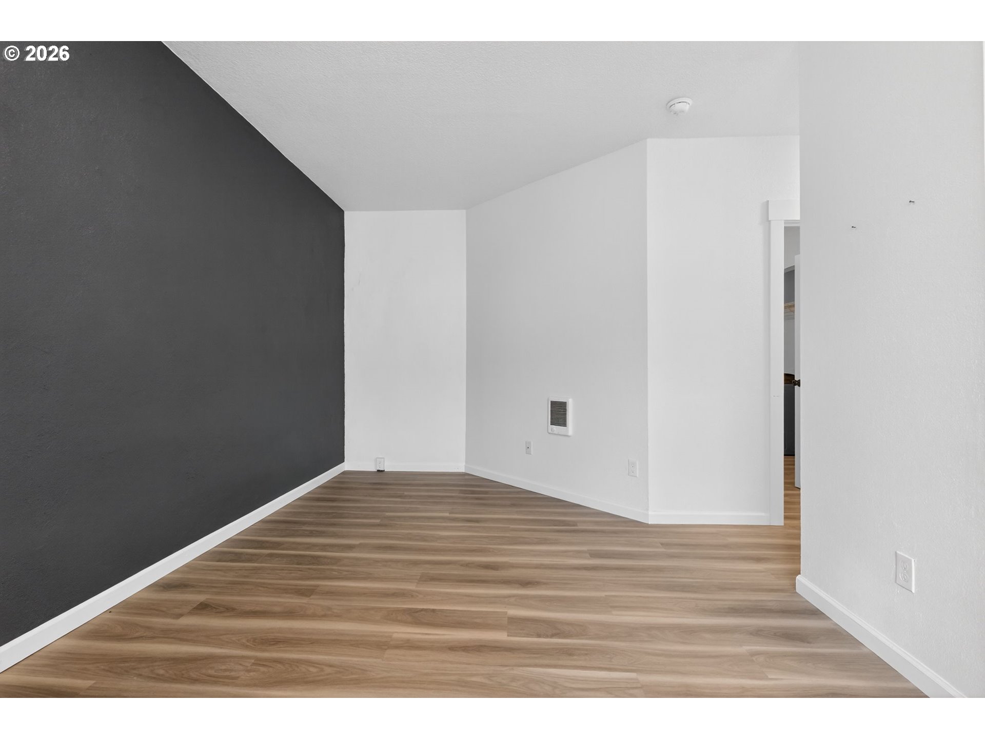 Photo #6: 214997210 Listing: Photo #6