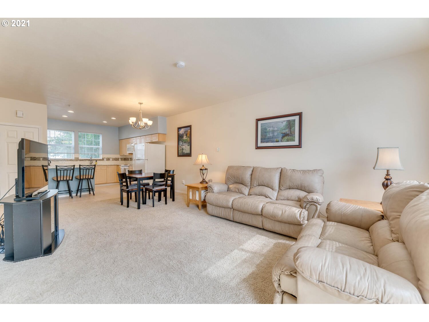 Photo #5: 21501130 Listing 