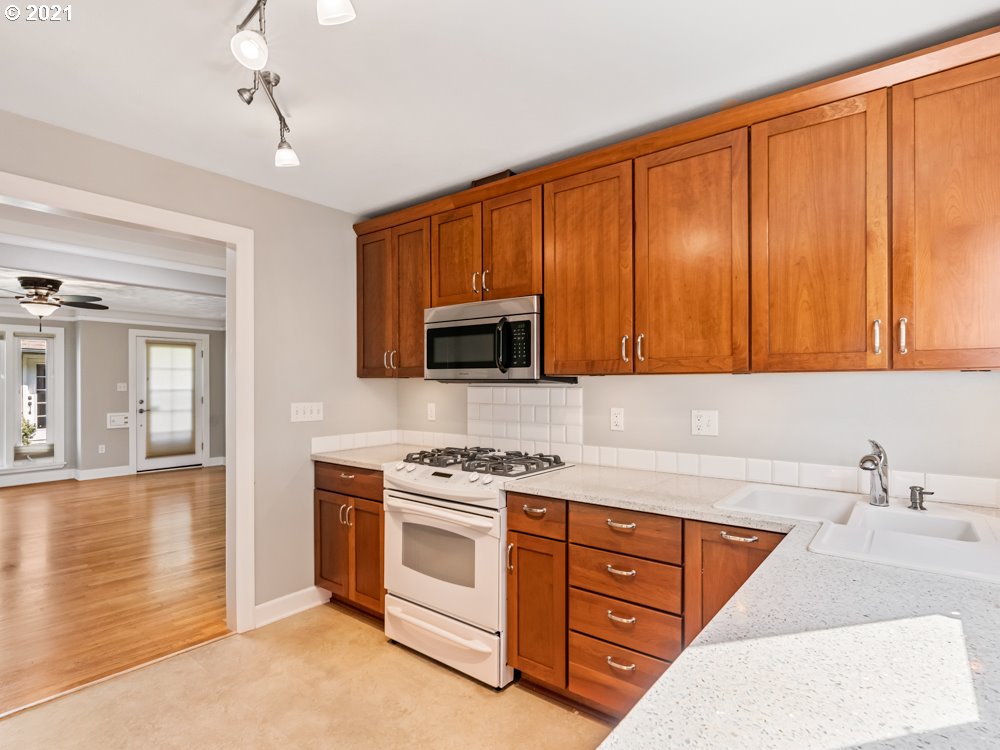 Photo #5: 21503224 Listing 