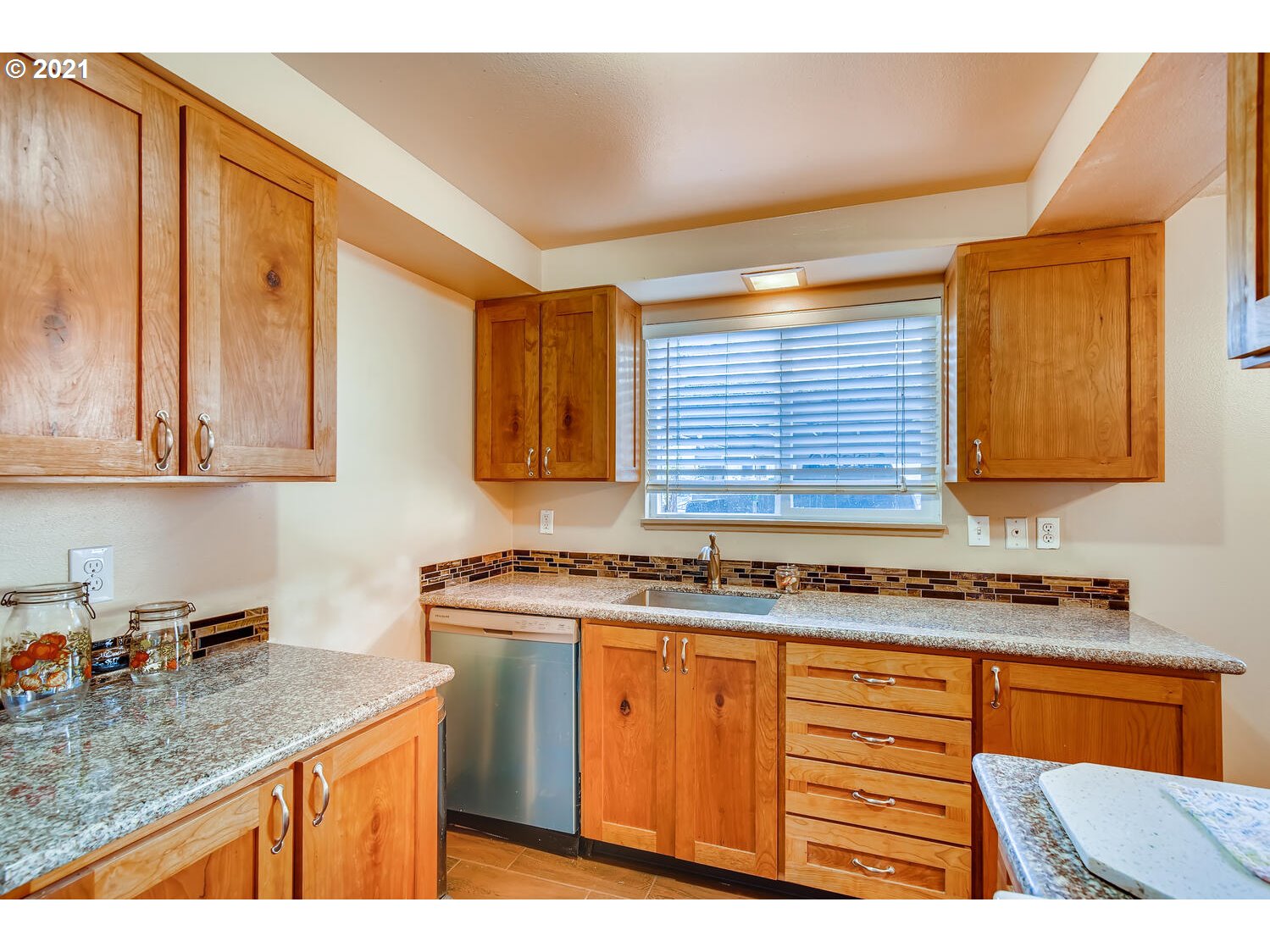 Photo #6: 21510927 Listing 