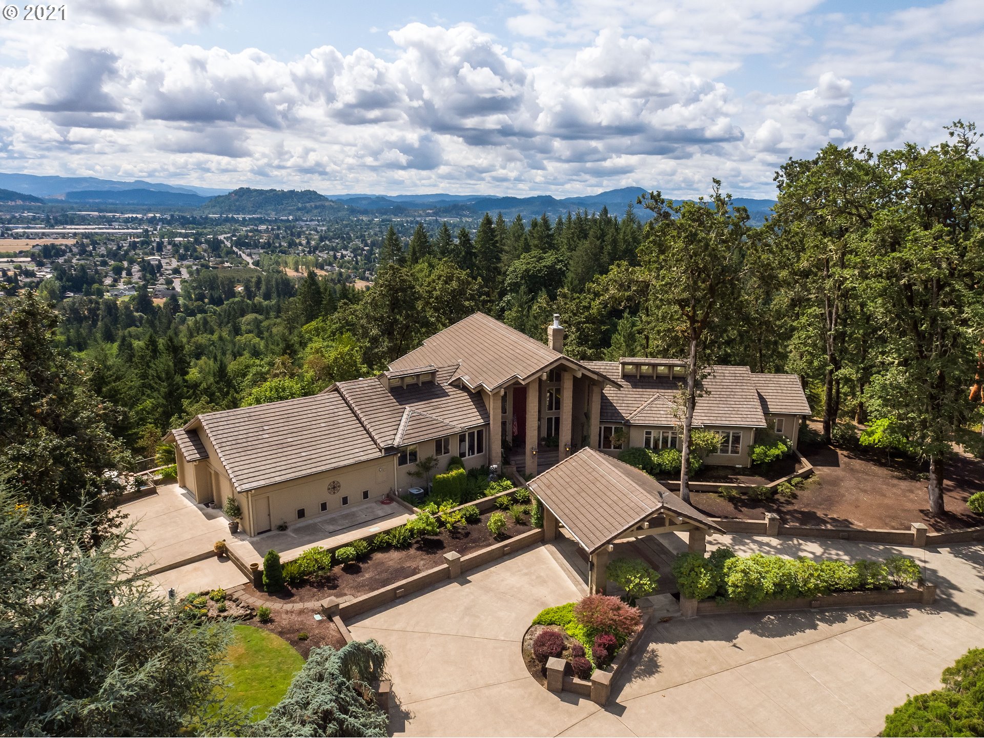 34693 MCKENZIE VIEW DR, Springfield, OR 97477