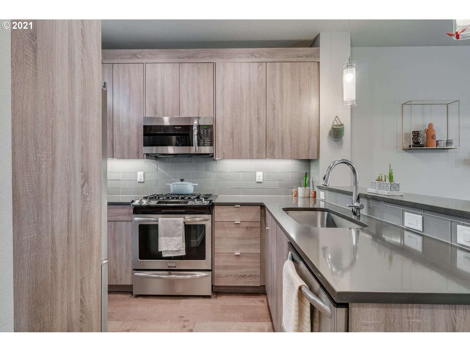 Photo #5: 21513814 Listing 