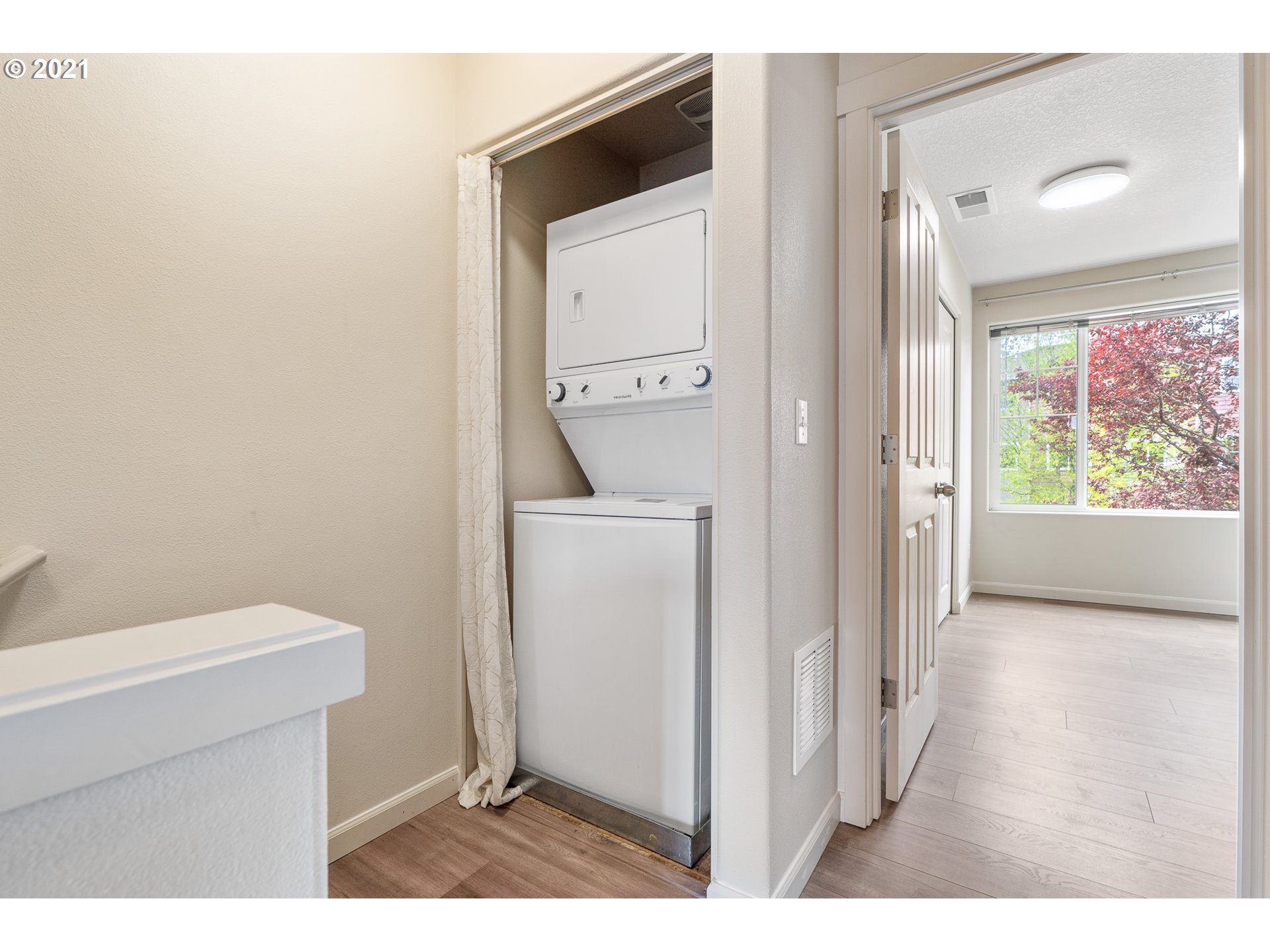 Photo #5: 21514907 Listing 