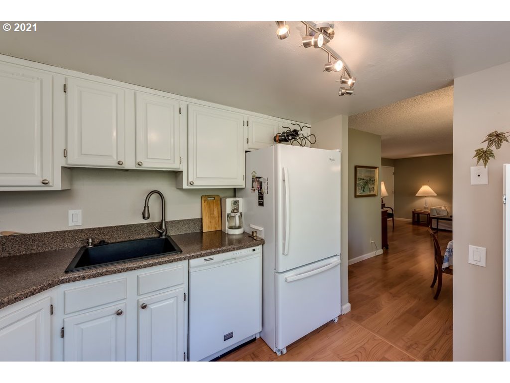 Photo #2: 21515775 Listing 