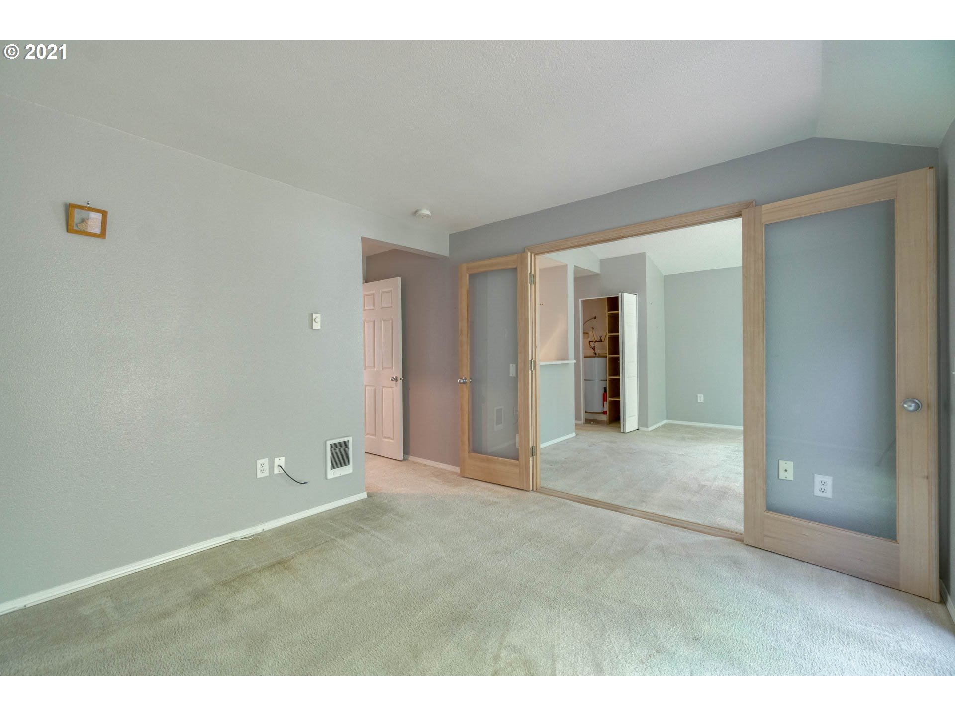 Photo #5: 21517908 Listing 