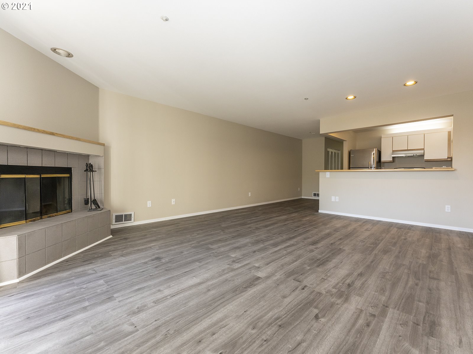 Photo #3: 21524765 Listing 