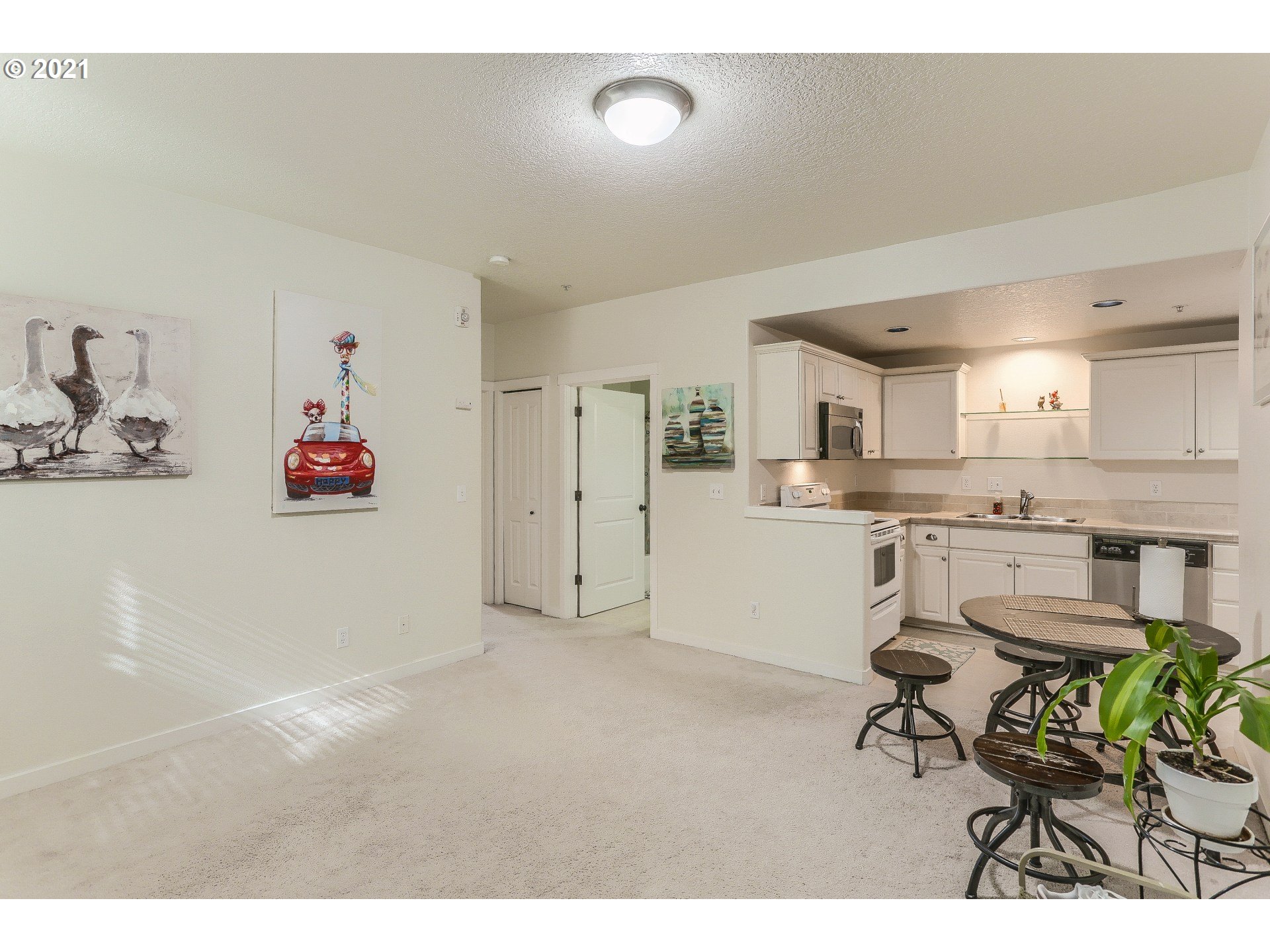 Photo #3: 21526199 Listing 