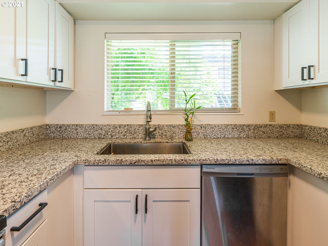 Photo #5: 21533949 Listing 