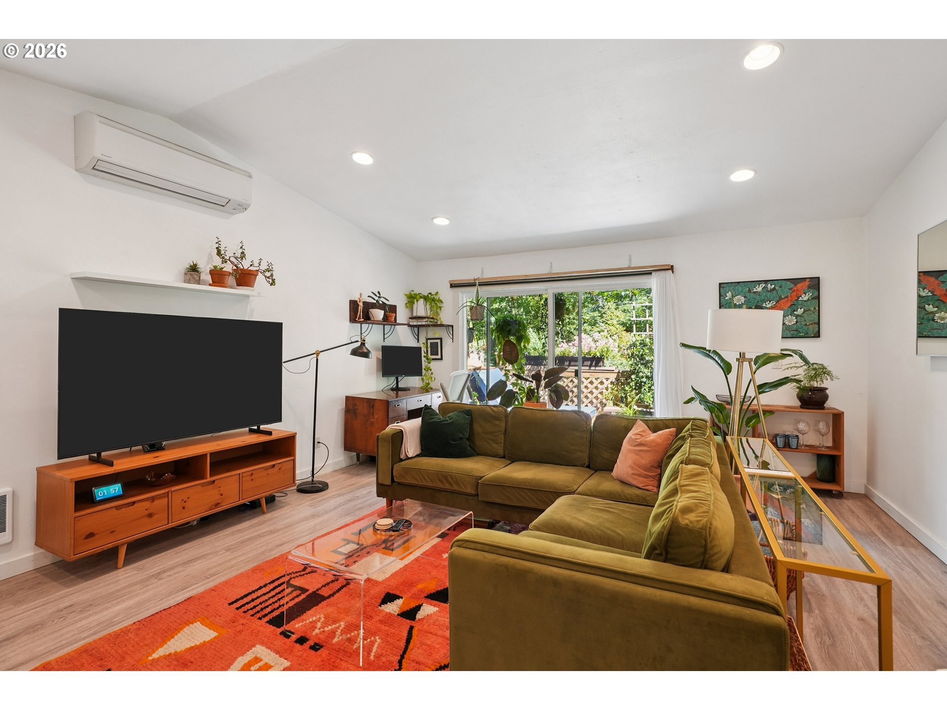 Photo #6: 215385451 Listing: Photo #6