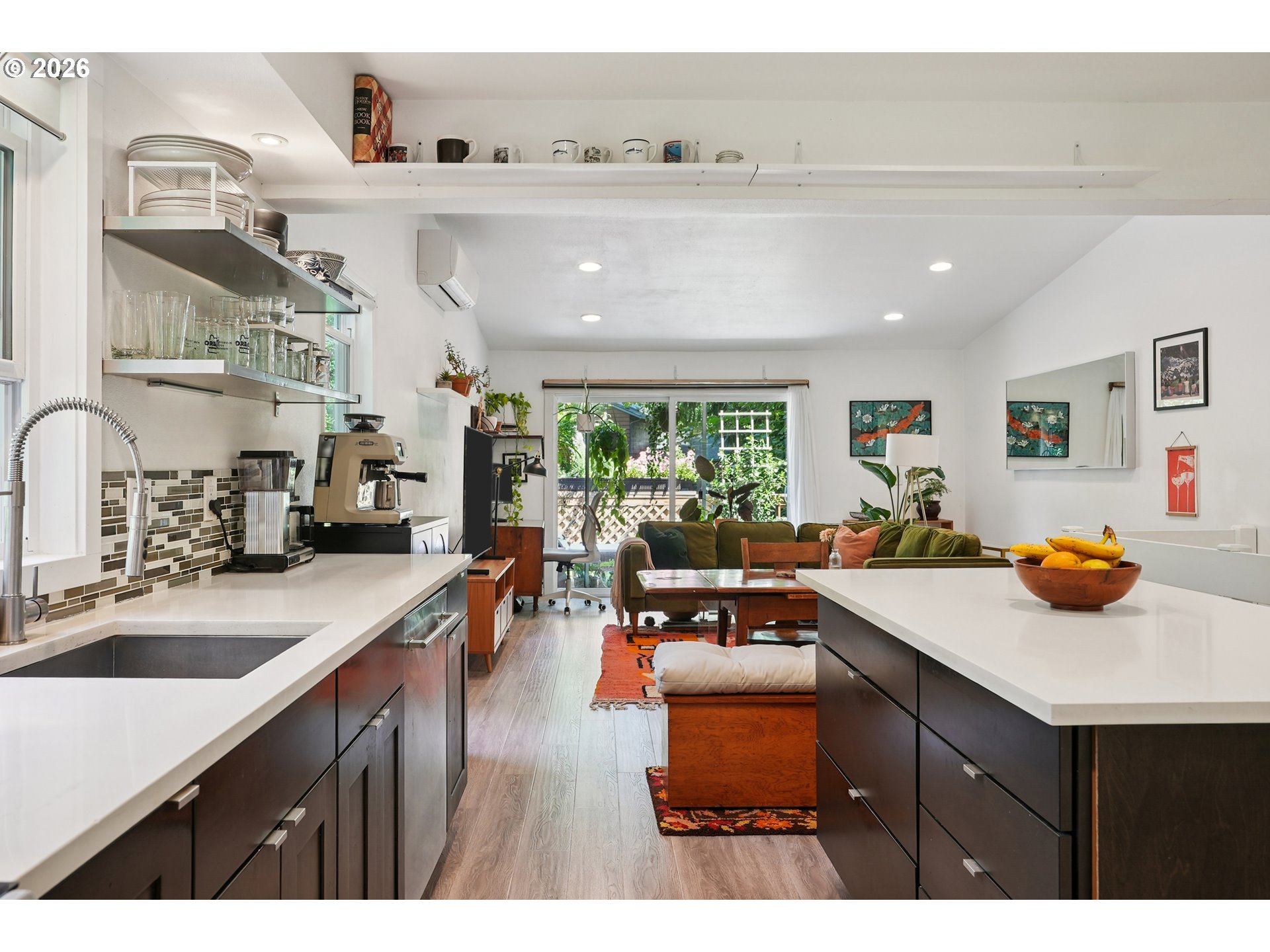 Photo #2: 215385451 Listing: Photo #2