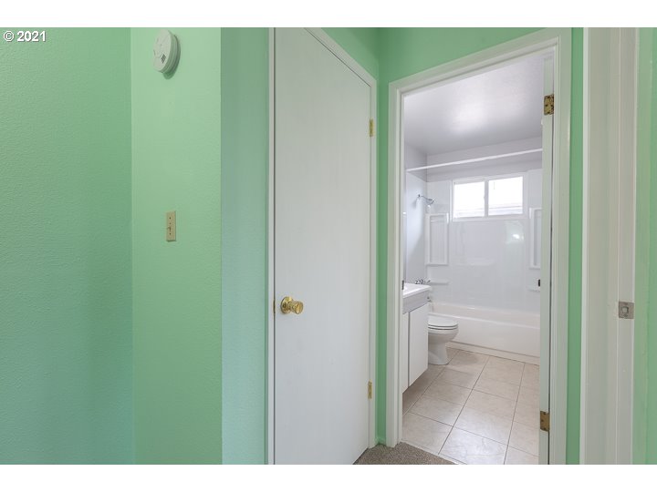 Photo #6: 21542409 Listing 