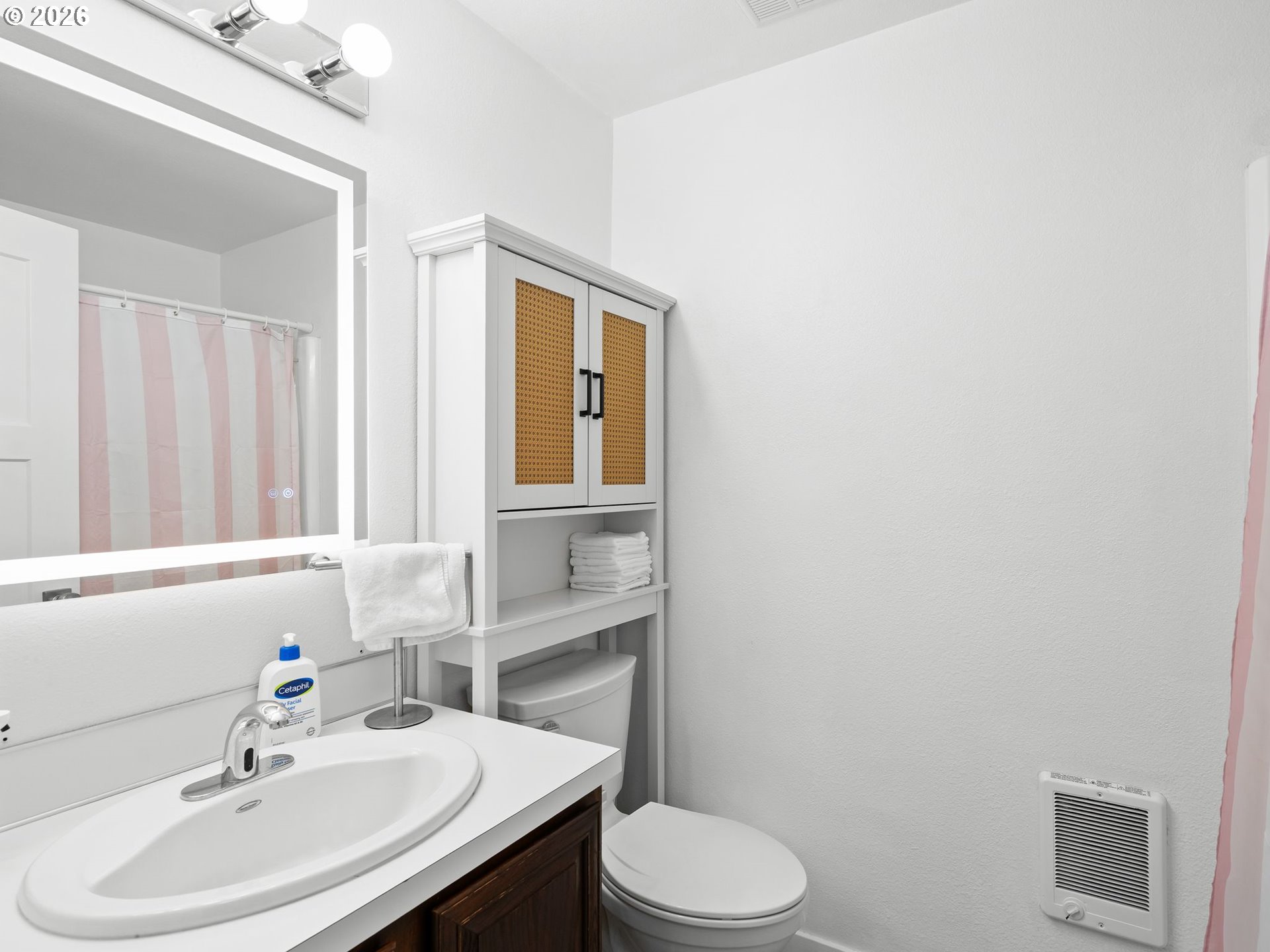 Photo #3: 215470320 Listing: Photo #3