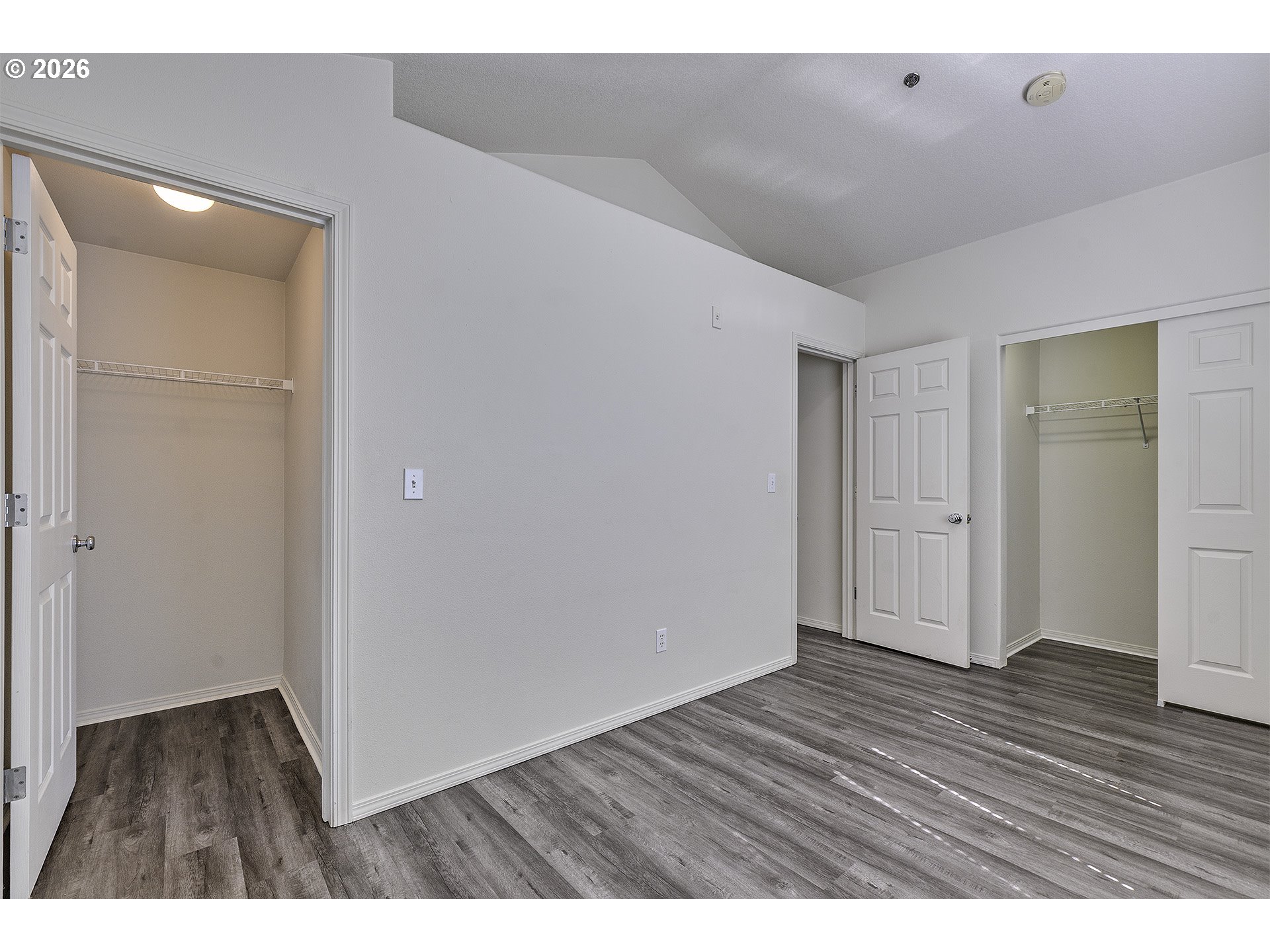 Photo #19: 215478298 Listing: Photo #19