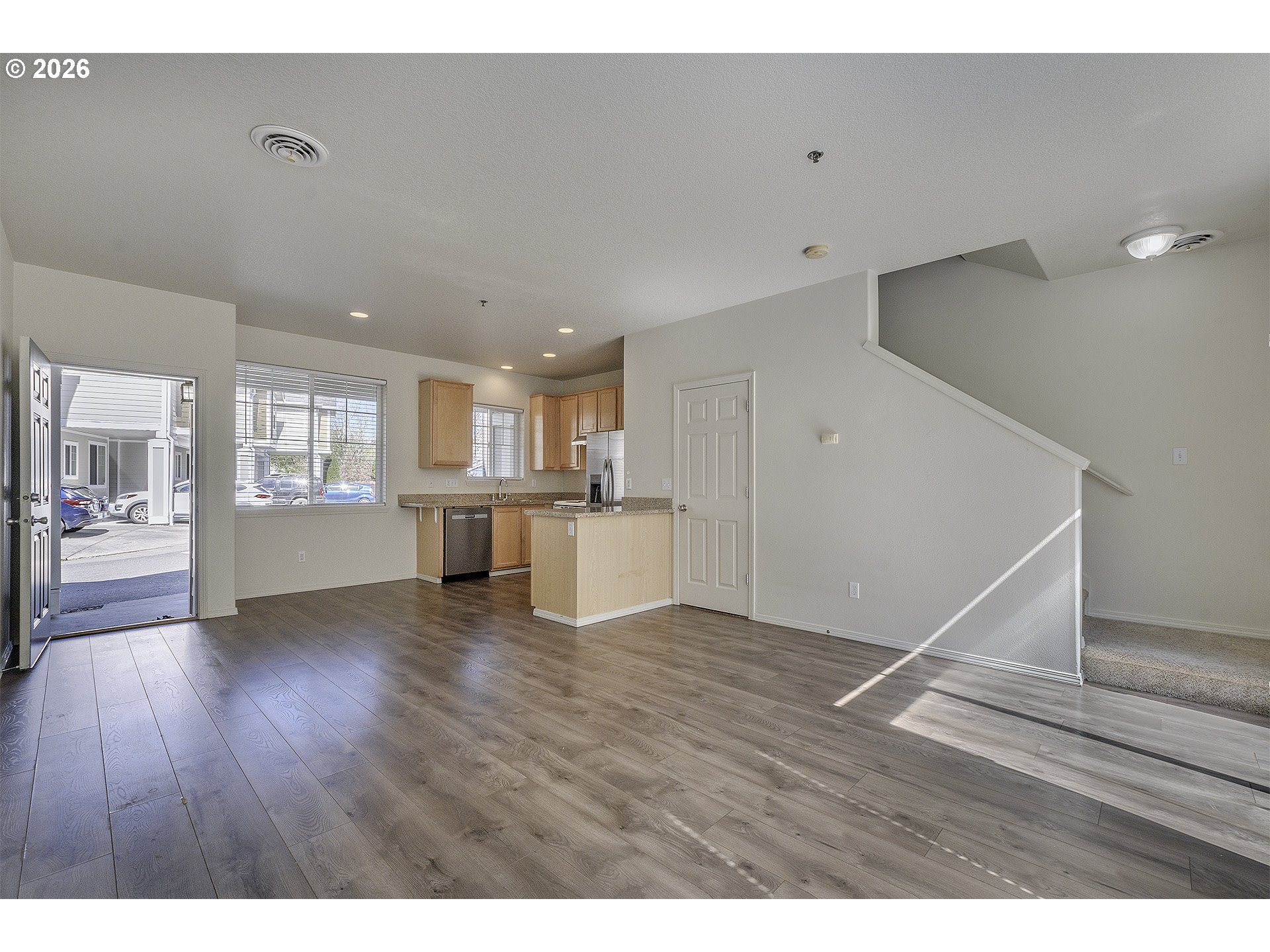 Photo #4: 215478298 Listing: Photo #4