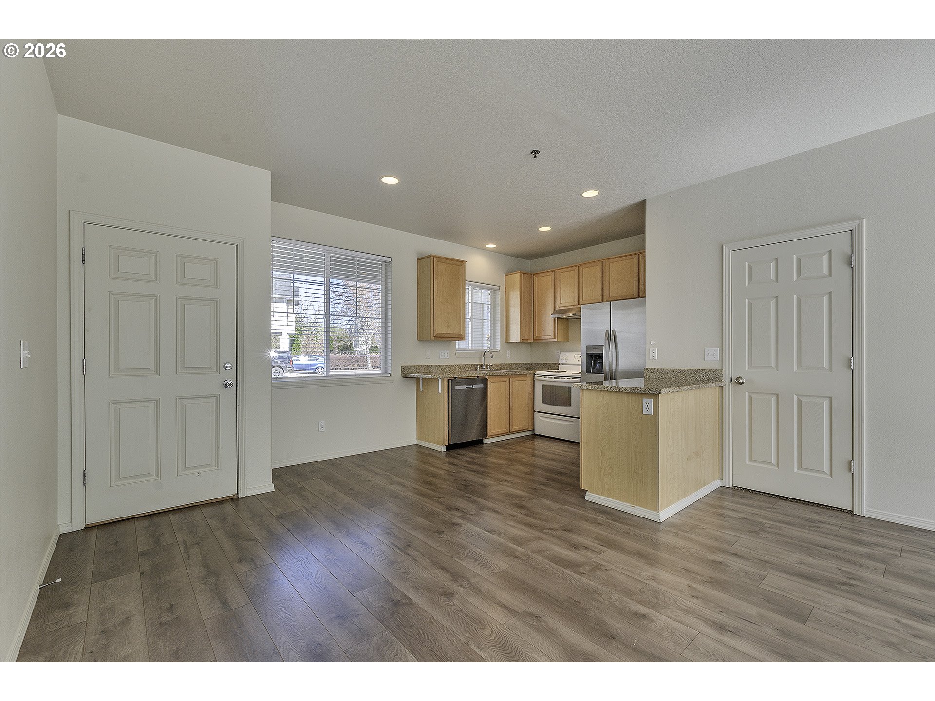 Photo #5: 215478298 Listing: Photo #5