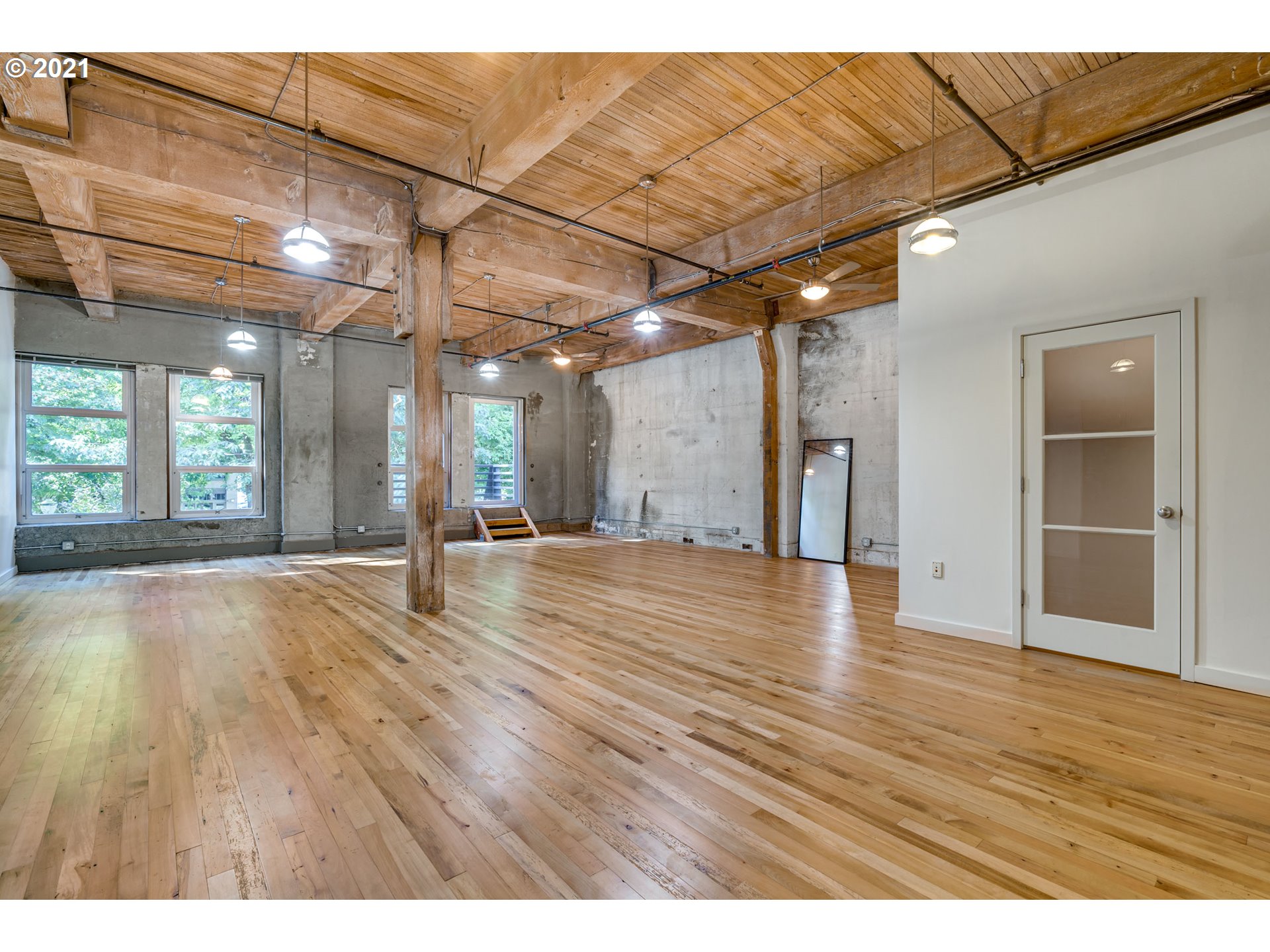 Photo #5: 21551495 Listing 