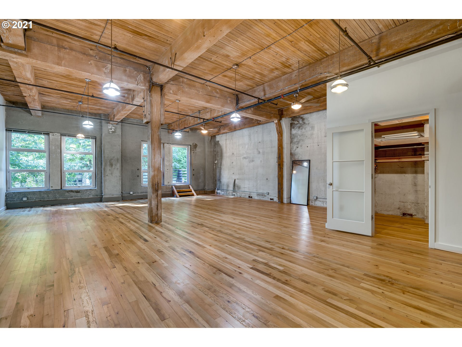 Photo #6: 21551495 Listing 