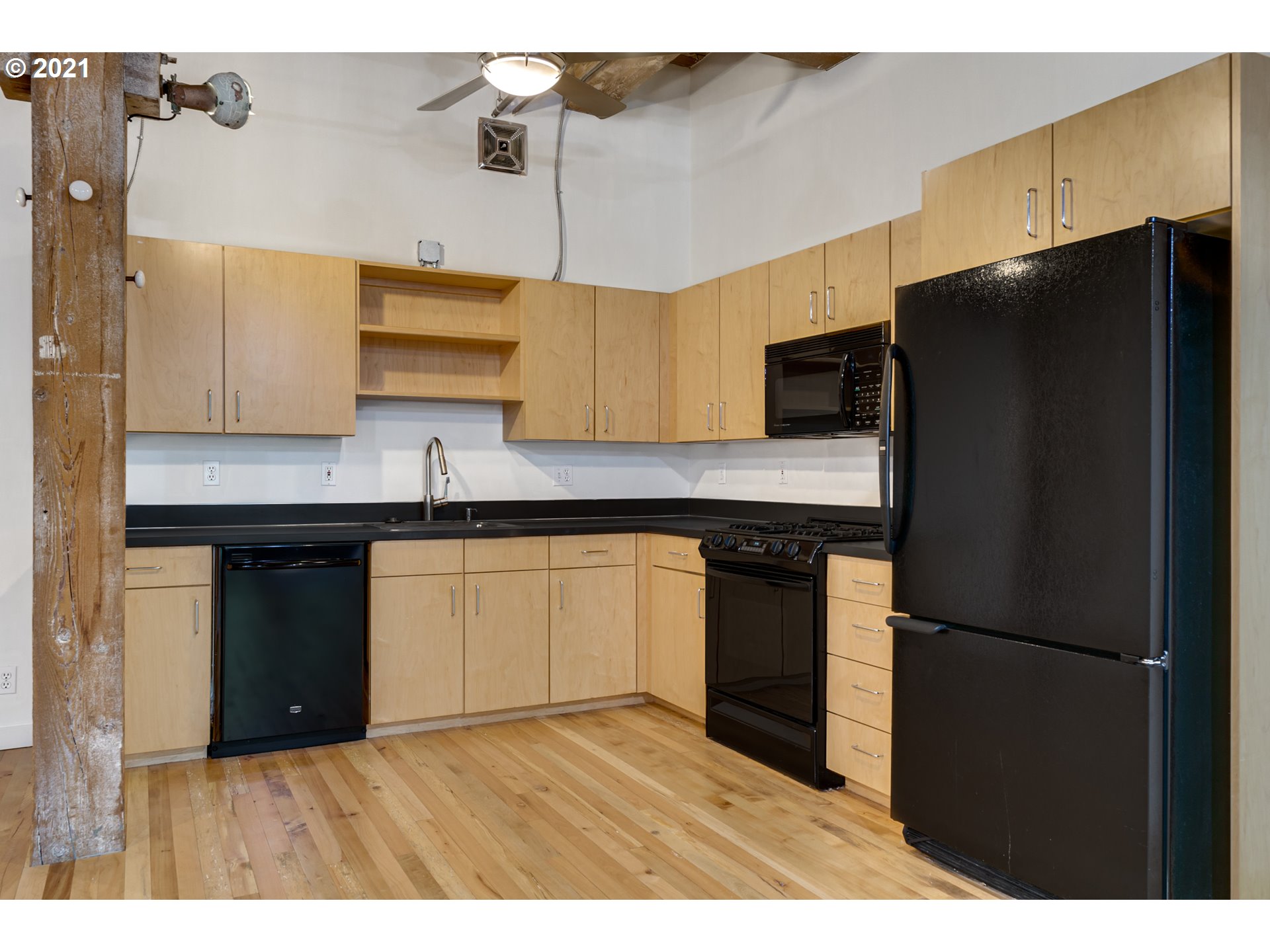 Photo #4: 21551495 Listing 