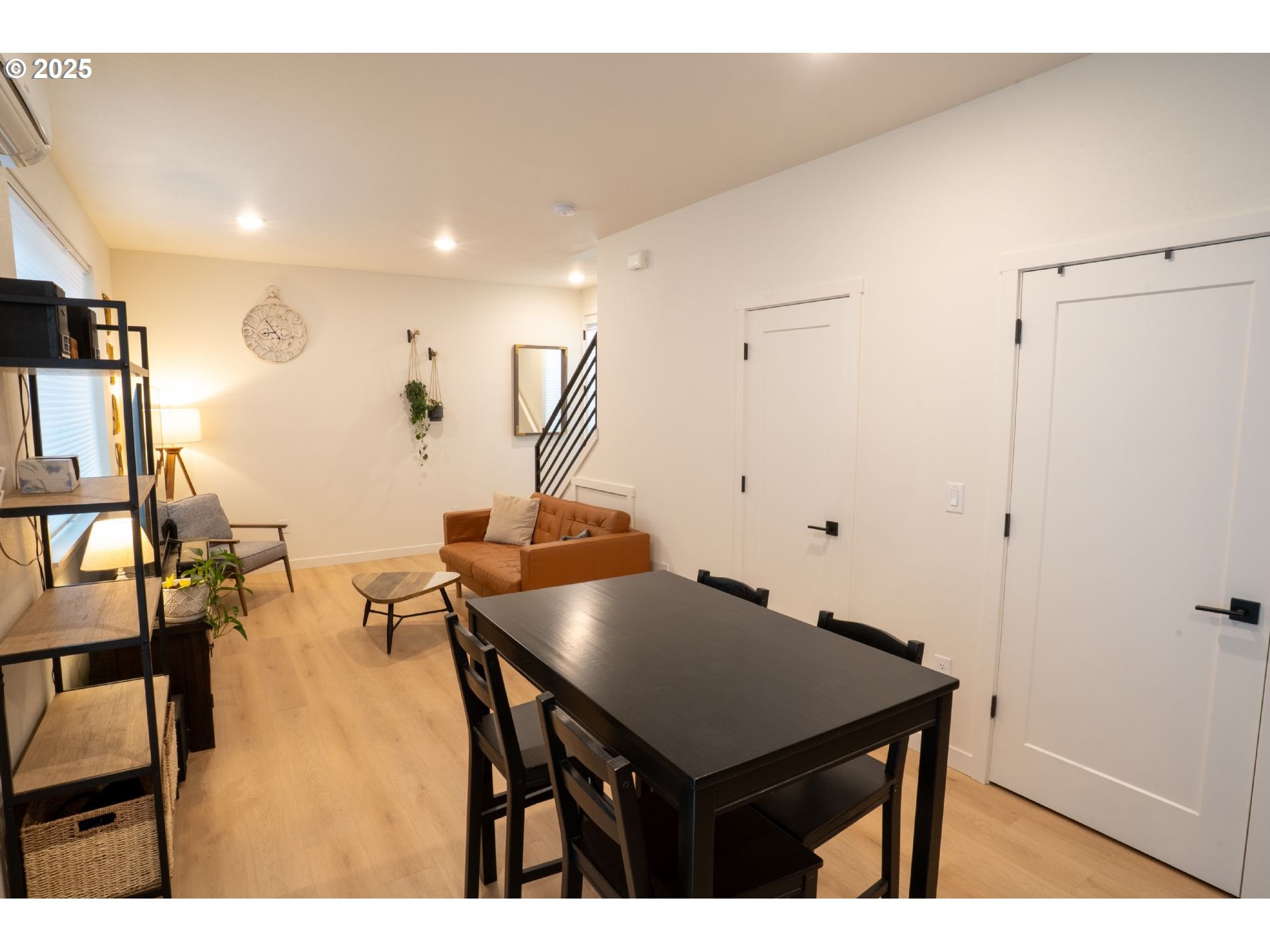 Photo #3: 215537475 Listing 