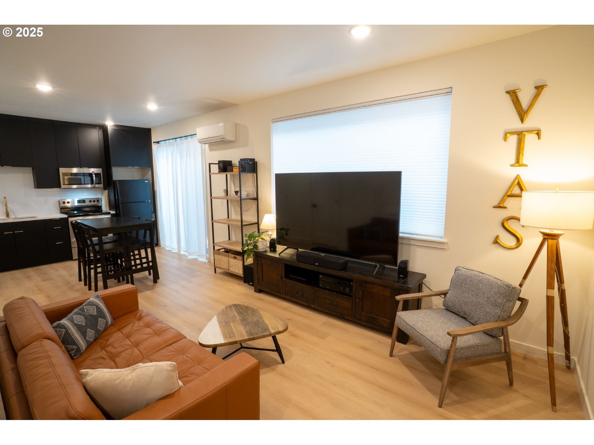 Photo #5: 215537475 Listing 