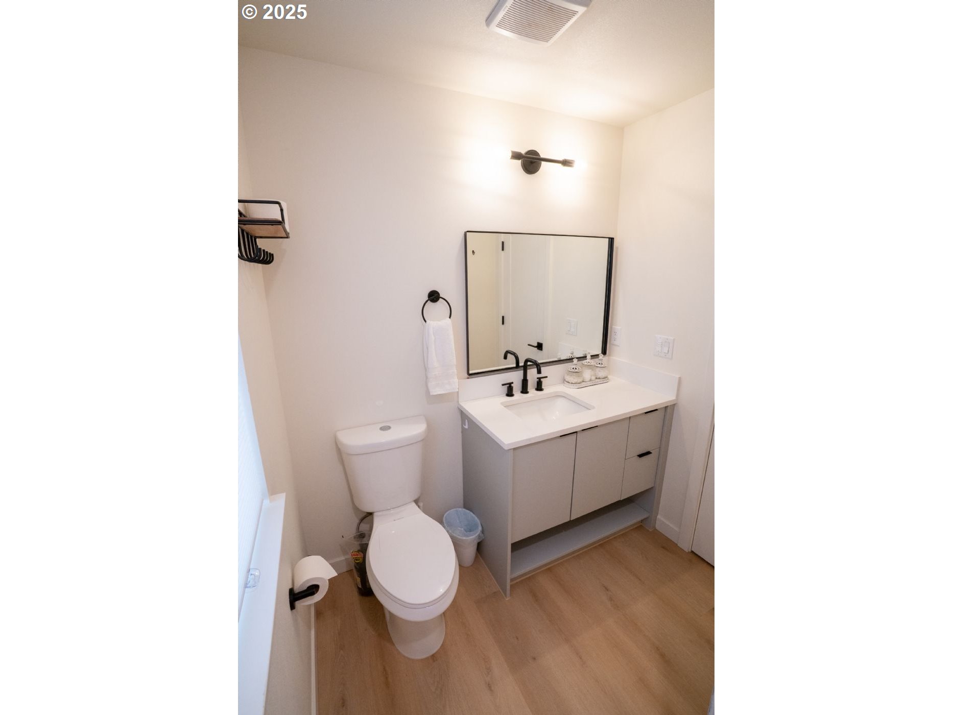Photo #6: 215537475 Listing 