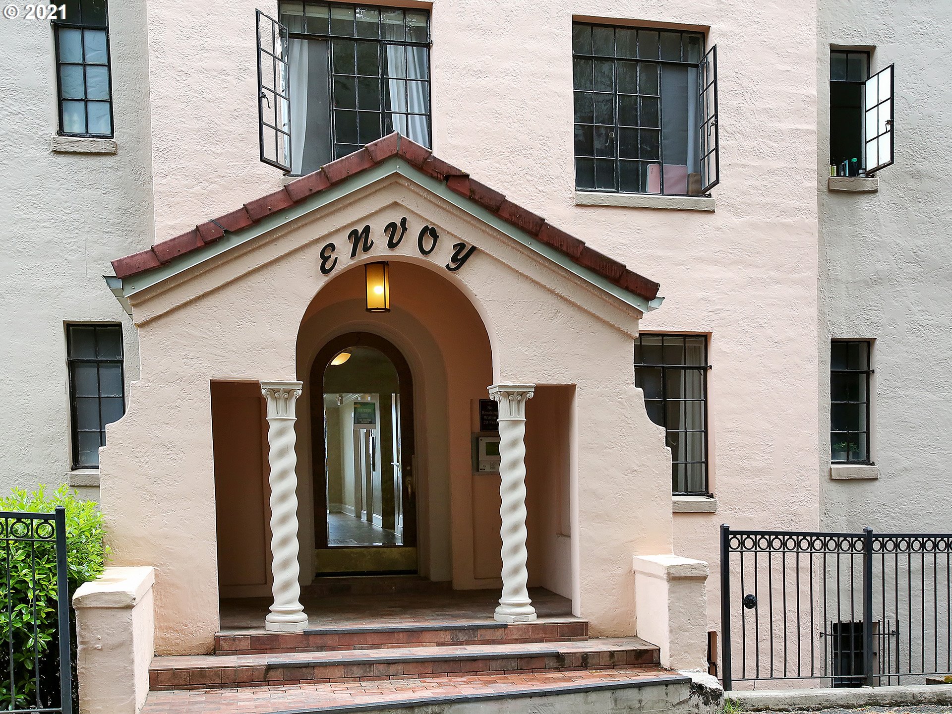 Photo #2: 21555652 Listing 