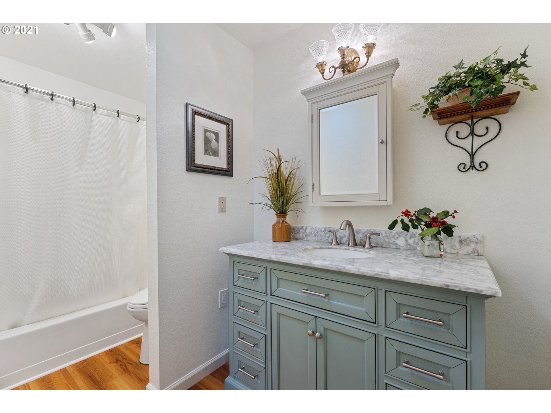 Photo #5: 21559193 Listing 