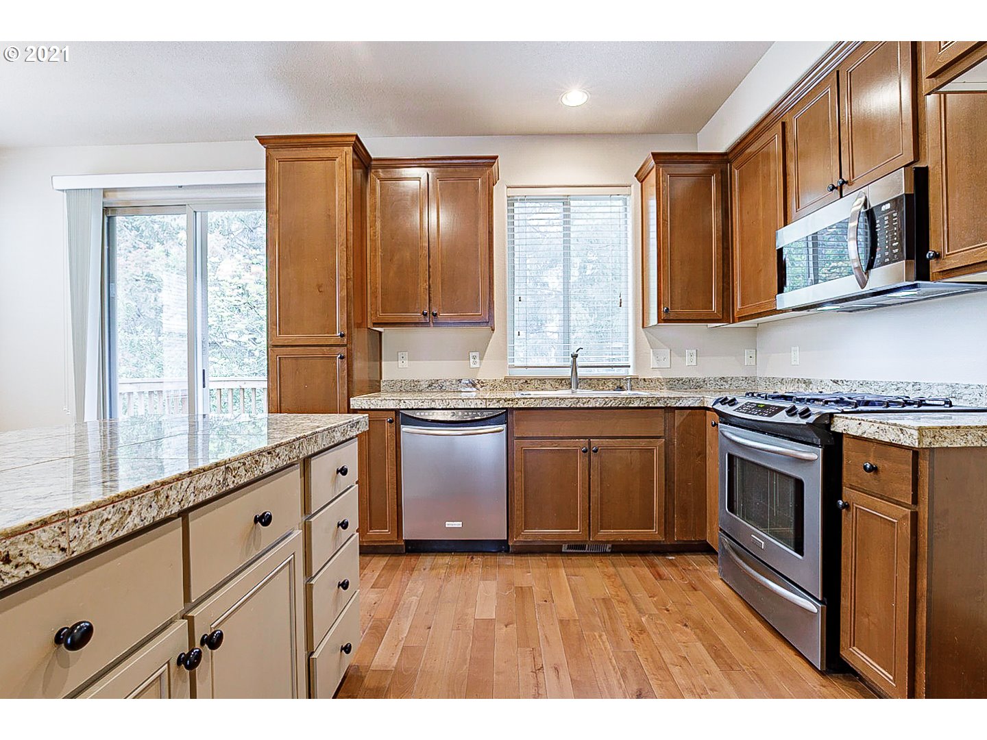 Photo #2: 21560593 Listing 