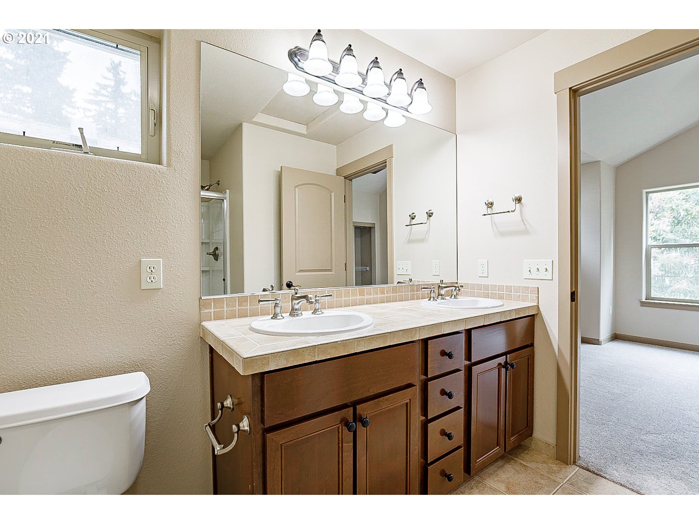 Photo #4: 21560593 Listing 