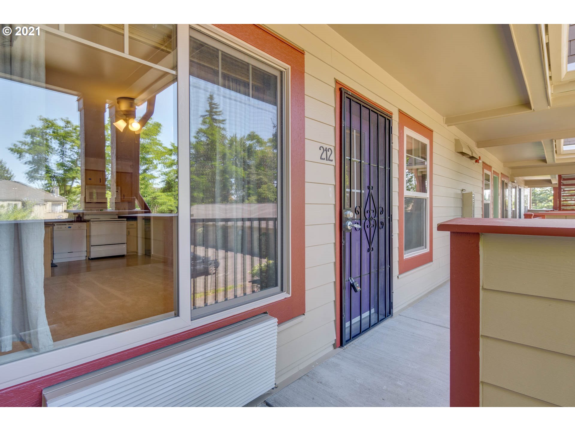 Photo #2: 21564972 Listing 