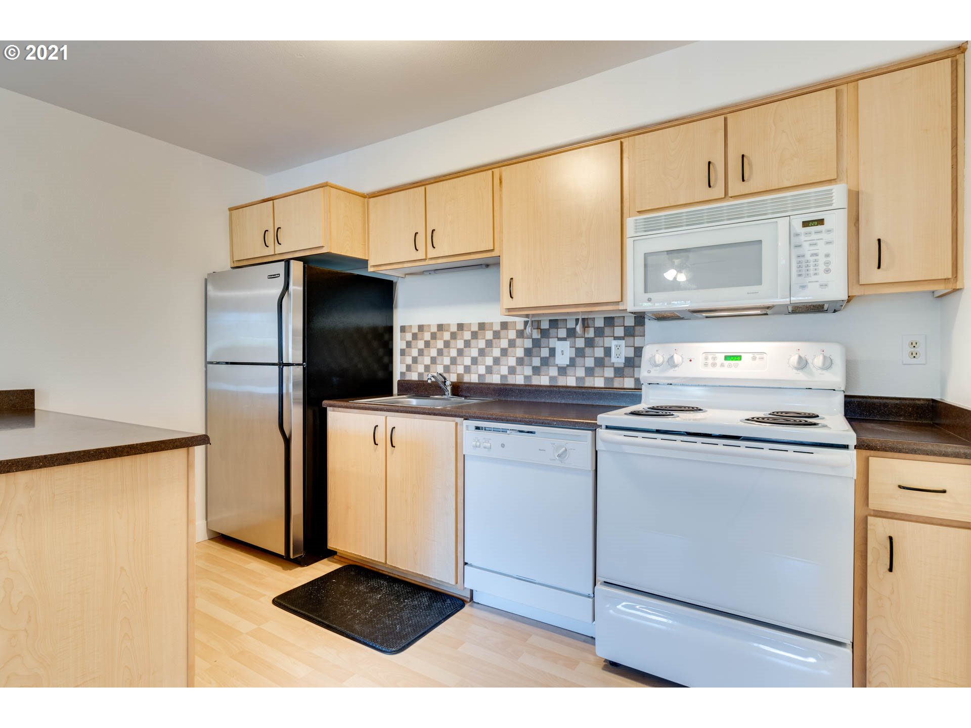 Photo #3: 21564972 Listing 